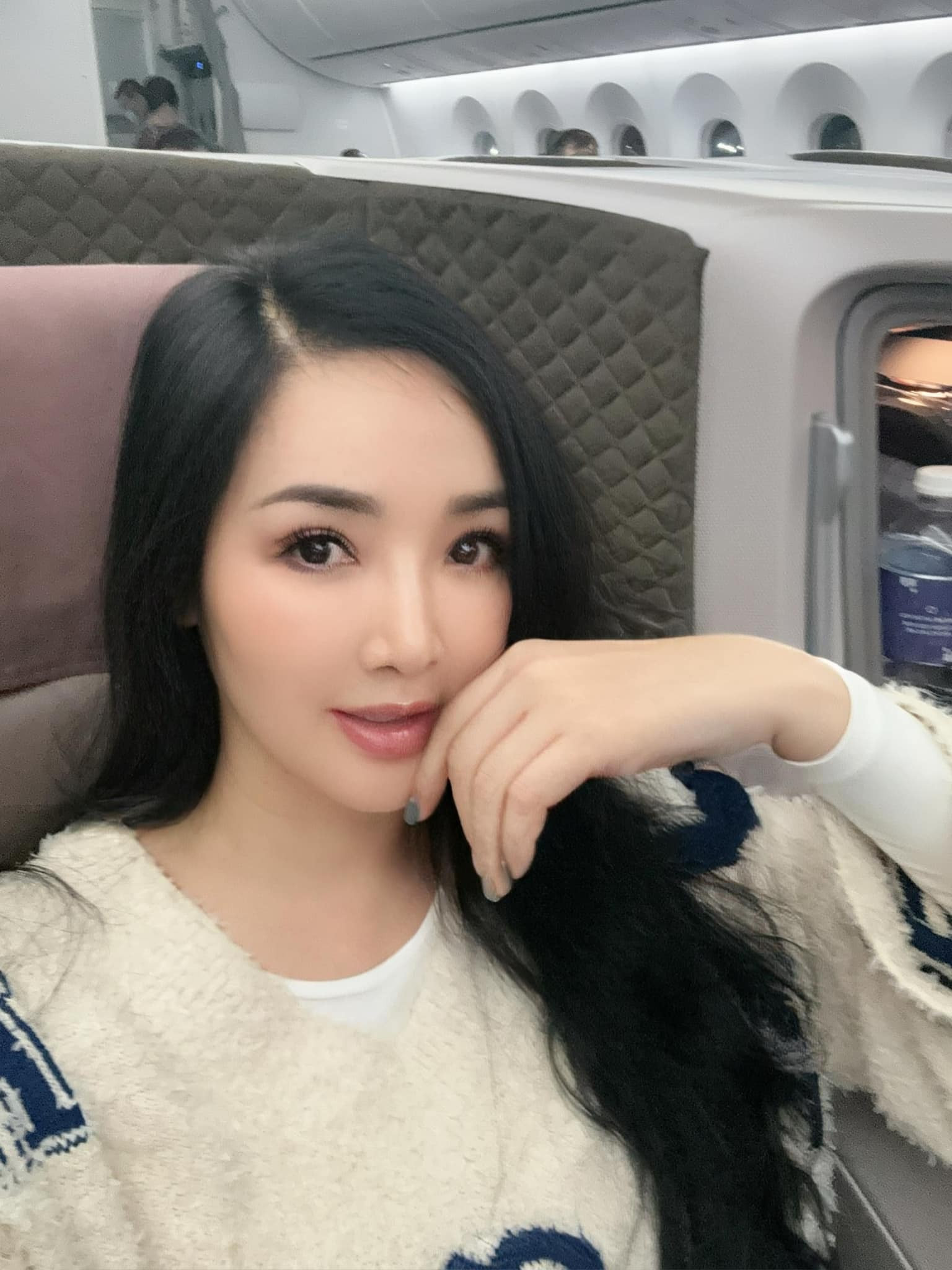 Sao Việt 3/10: Mai Phương Thúy trẻ trung với tóc ngắn, NSND Thu Quế đón tuổi mới - 11