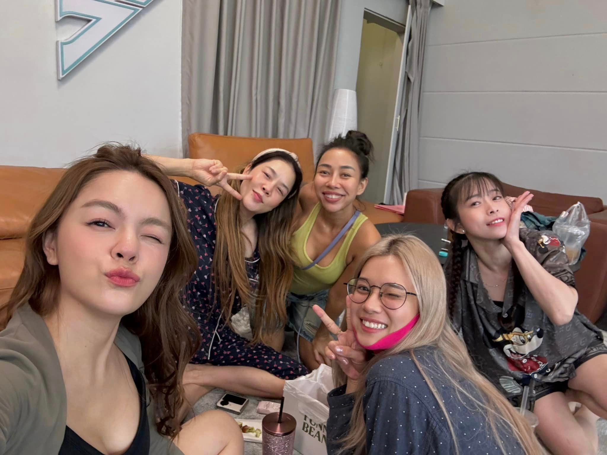 Sao Việt 8/10: Đỗ Mỹ Linh đẹp mặn mà, con trai Jennifer Phạm cao lớn ở tuổi 16 - 12