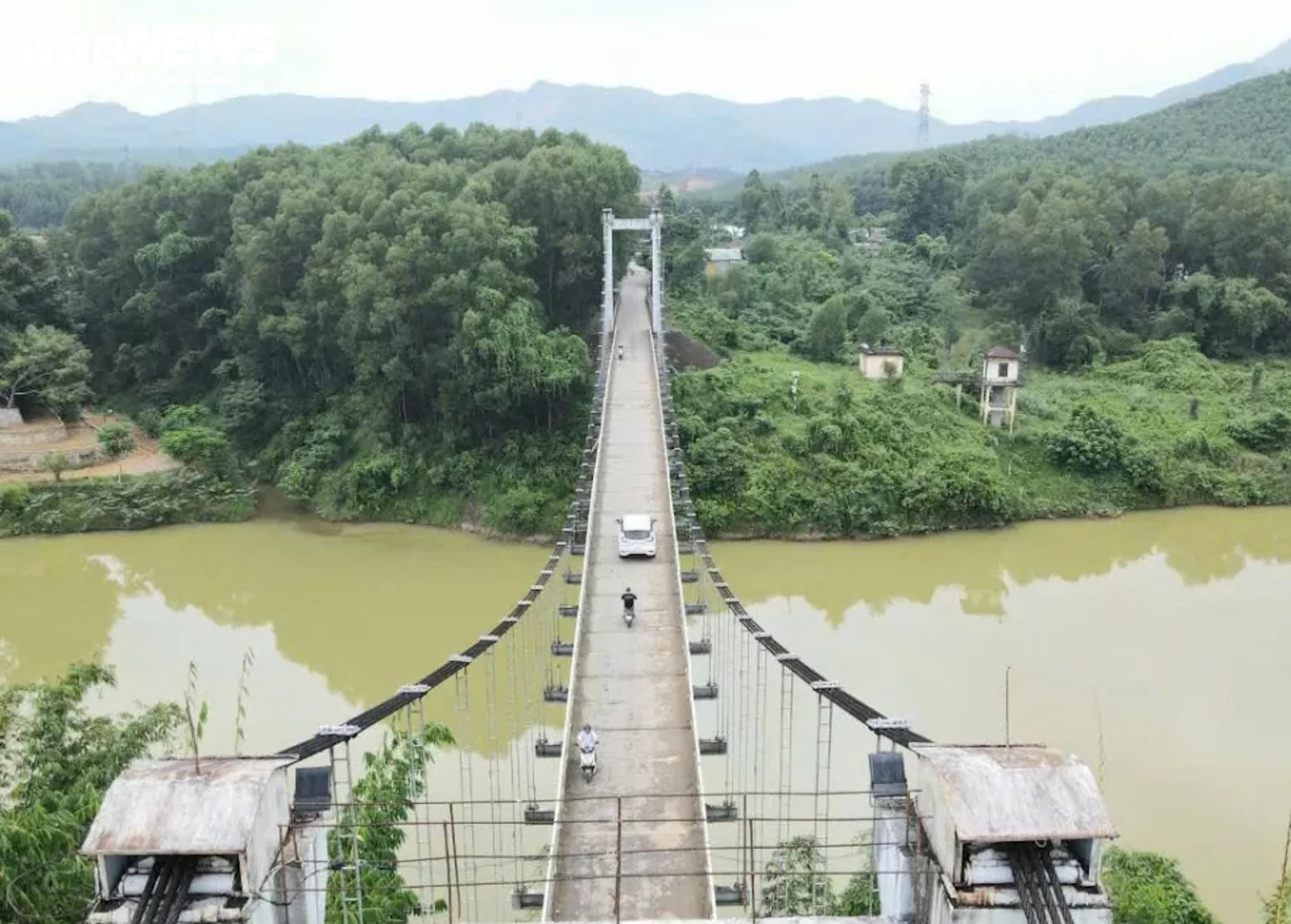 Thấp thỏm đi trên những cây cầu 'chờ sập' ở Huế - Quảng Bình mùa mưa lũ - 7