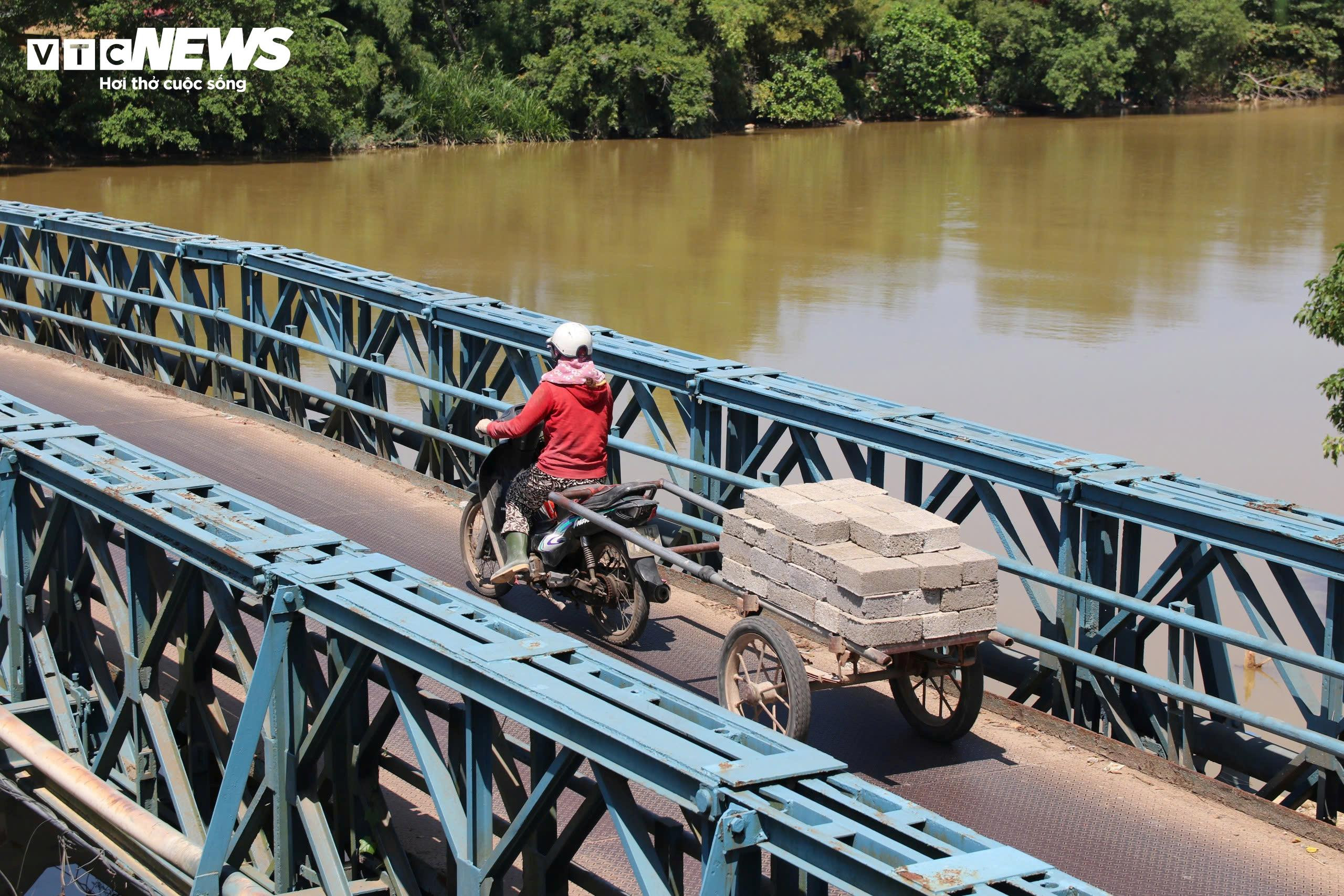 Thấp thỏm đi trên những cây cầu 'chờ sập' ở Huế - Quảng Bình mùa mưa lũ - 5