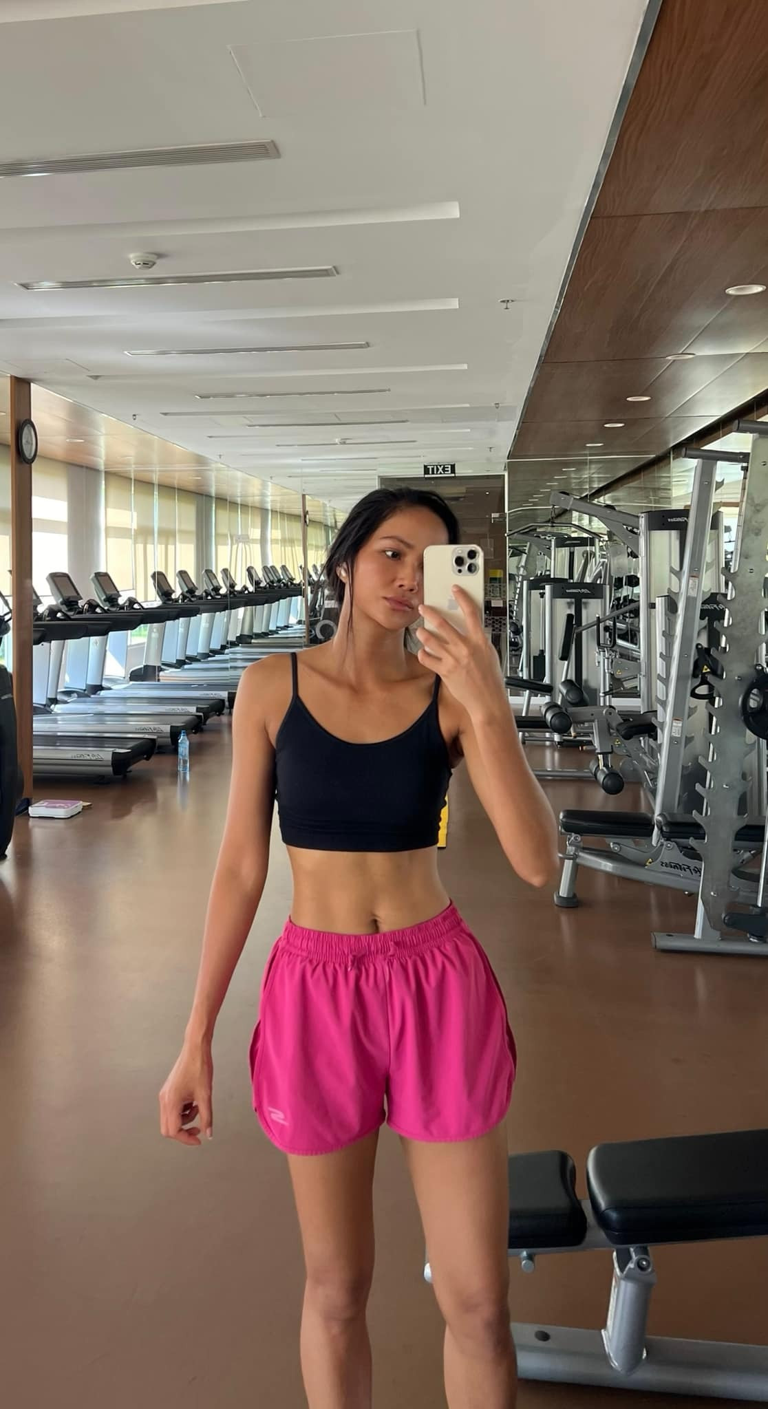 Sao Việt 10/10: Khánh Vân hé lộ ảnh cưới, Tăng Thanh Hà đẹp sang chảnh - 8