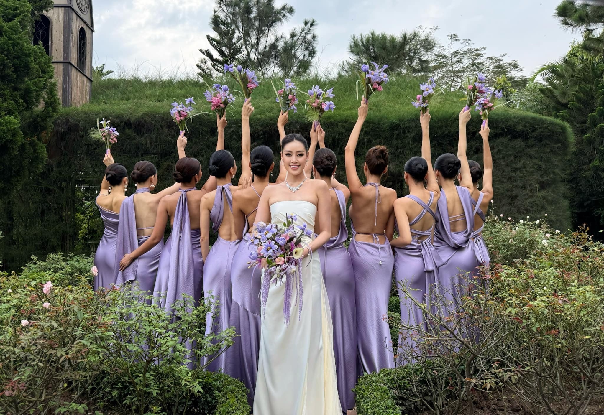 Sao Việt 10/10: Khánh Vân hé lộ ảnh cưới, Tăng Thanh Hà đẹp sang chảnh - 1