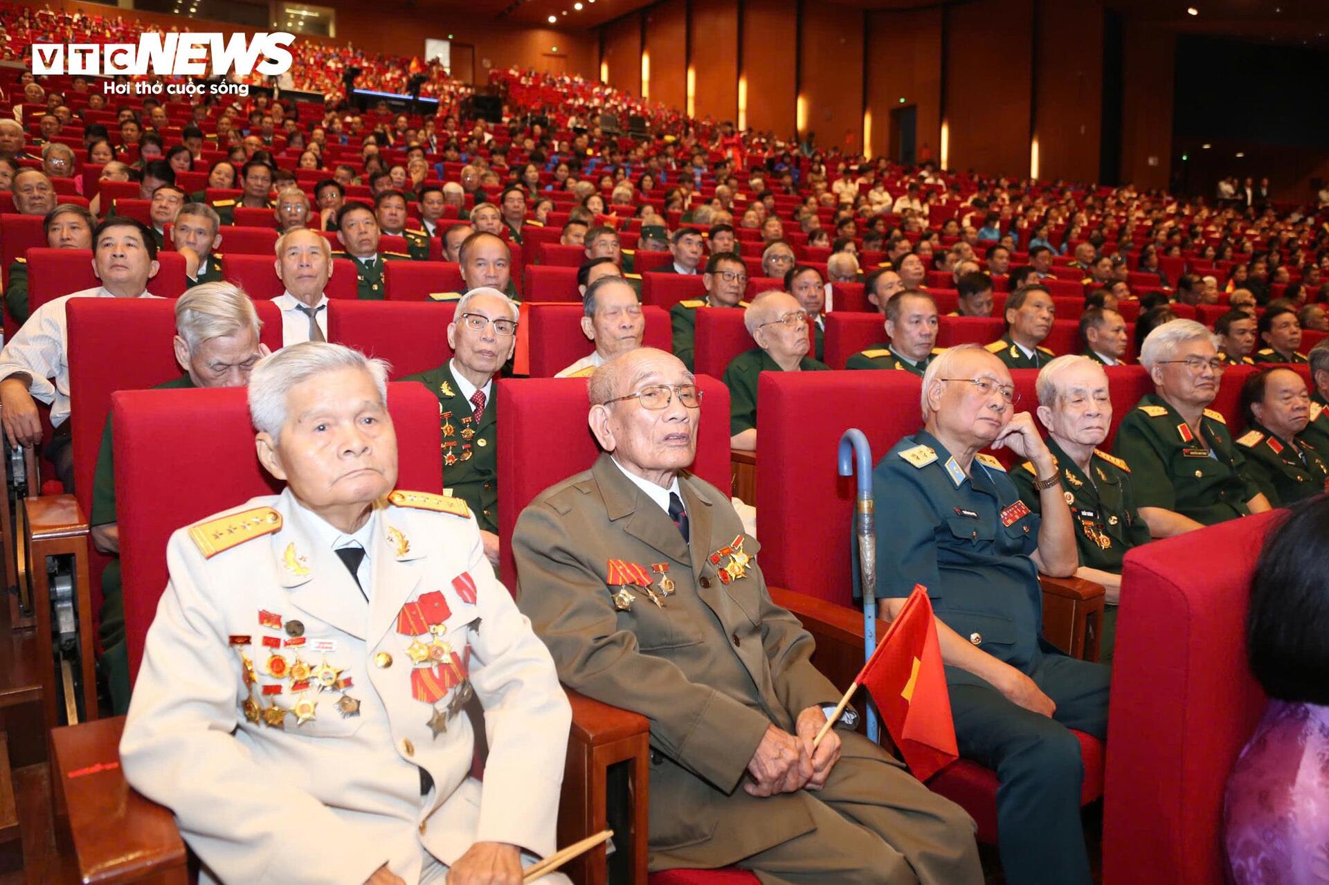 Tổng Bí thư, Chủ tịch nước Tô Lâm dự Lễ kỷ niệm 70 năm Ngày Giải phóng Thủ đô - 19