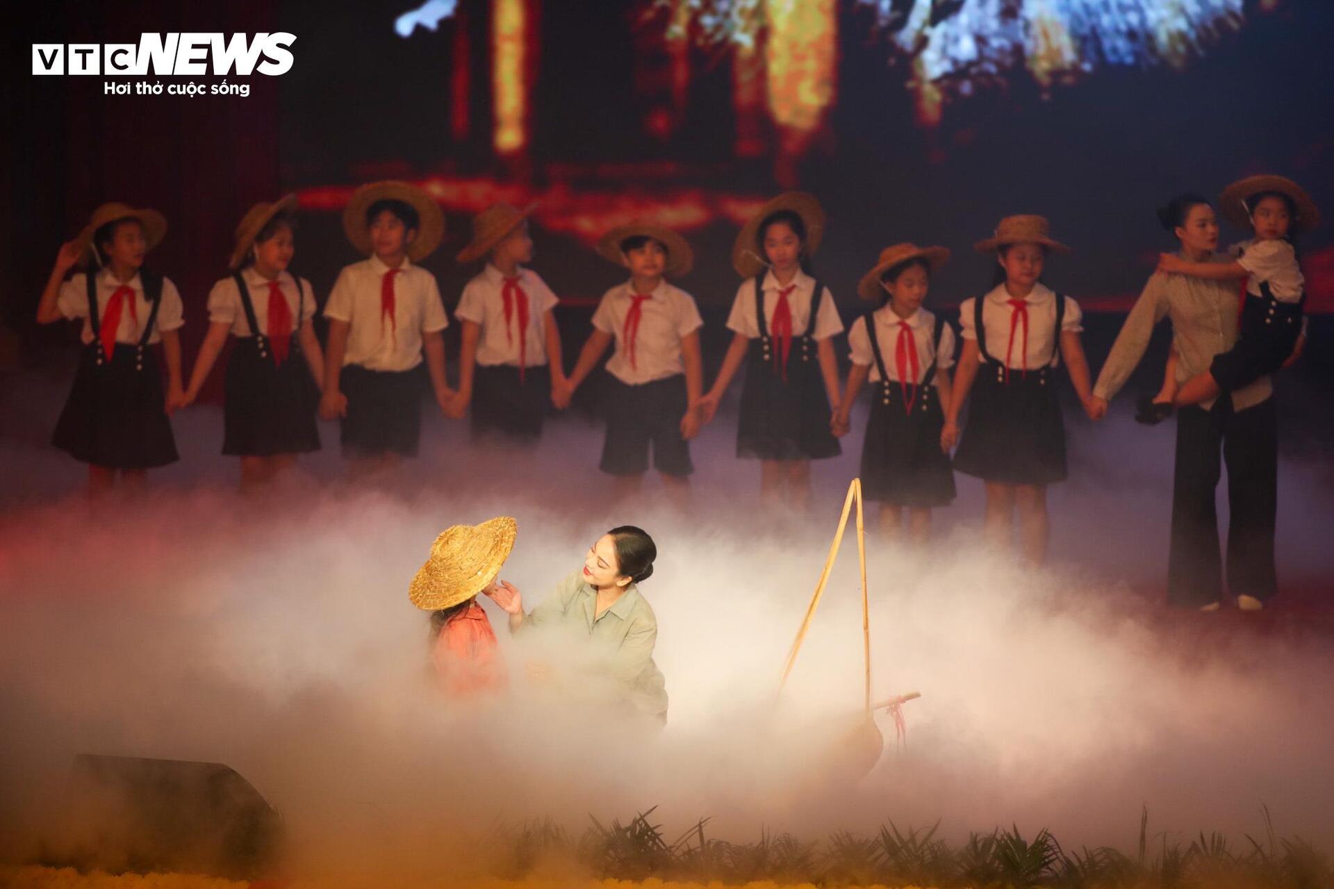 Tổng Bí thư, Chủ tịch nước Tô Lâm dự Lễ kỷ niệm 70 năm Ngày Giải phóng Thủ đô - 16
