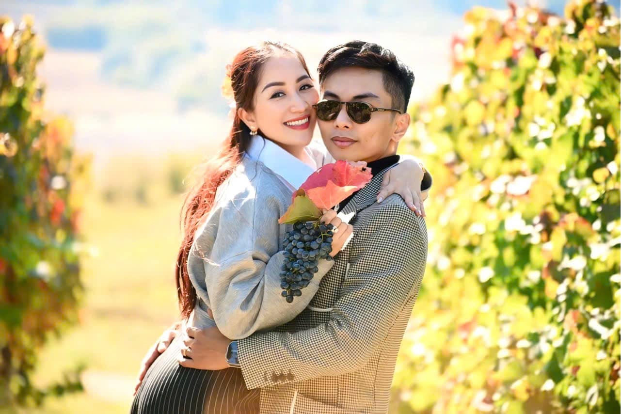 Sao Việt 13/10: Chi Pu gợi cảm, Phan Hiển nói ngôn tình với bà xã Khánh Thi - 4