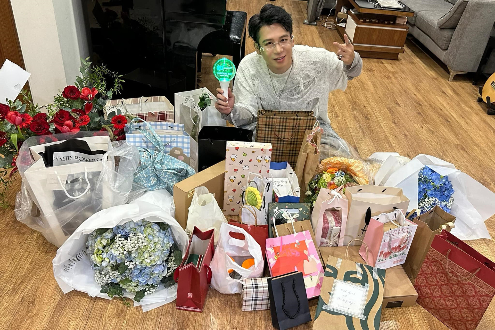 Sao Việt 13/10: Chi Pu gợi cảm, Phan Hiển nói ngôn tình với bà xã Khánh Thi - 12