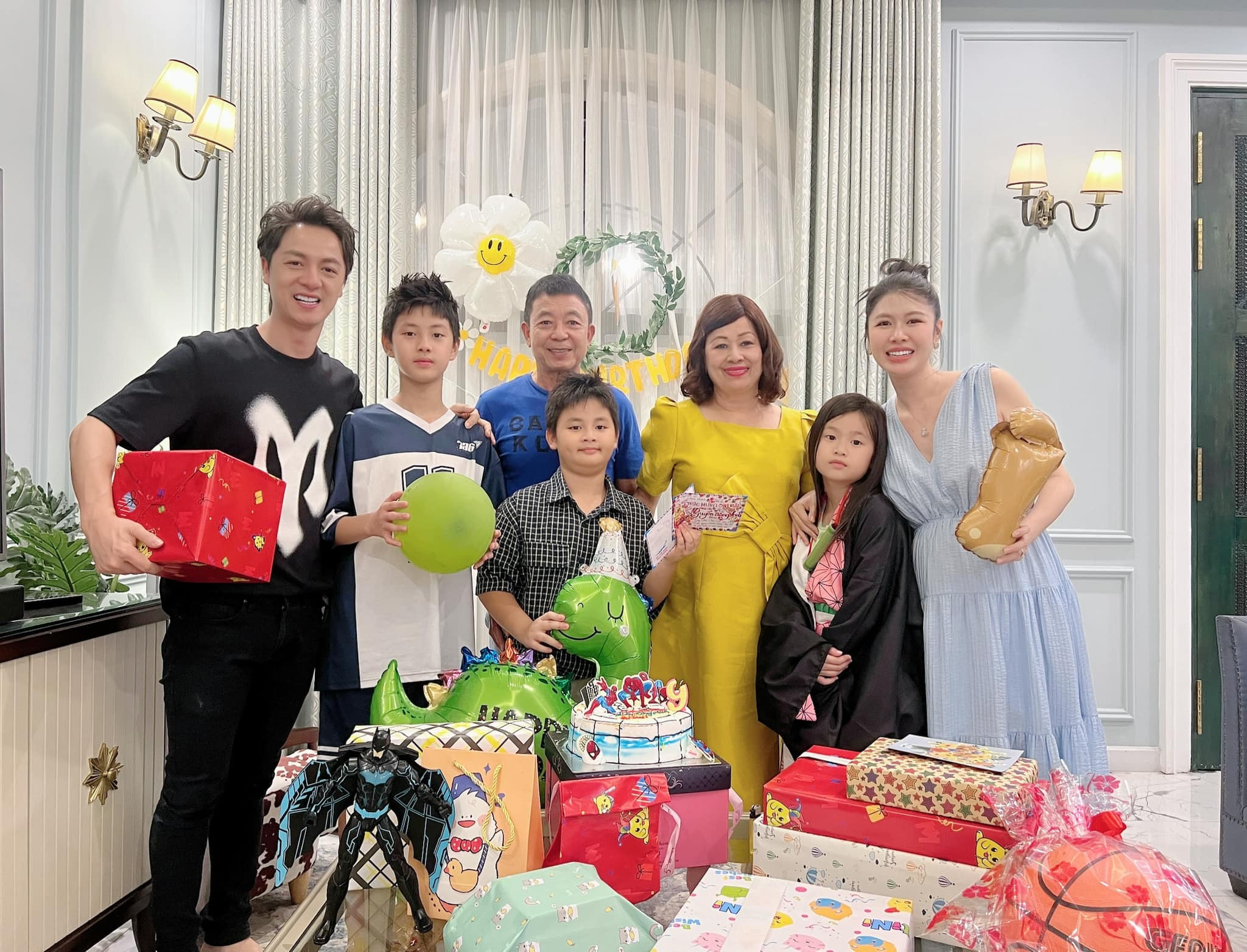 Sao Việt 13/10: Chi Pu gợi cảm, Phan Hiển nói ngôn tình với bà xã Khánh Thi - 7