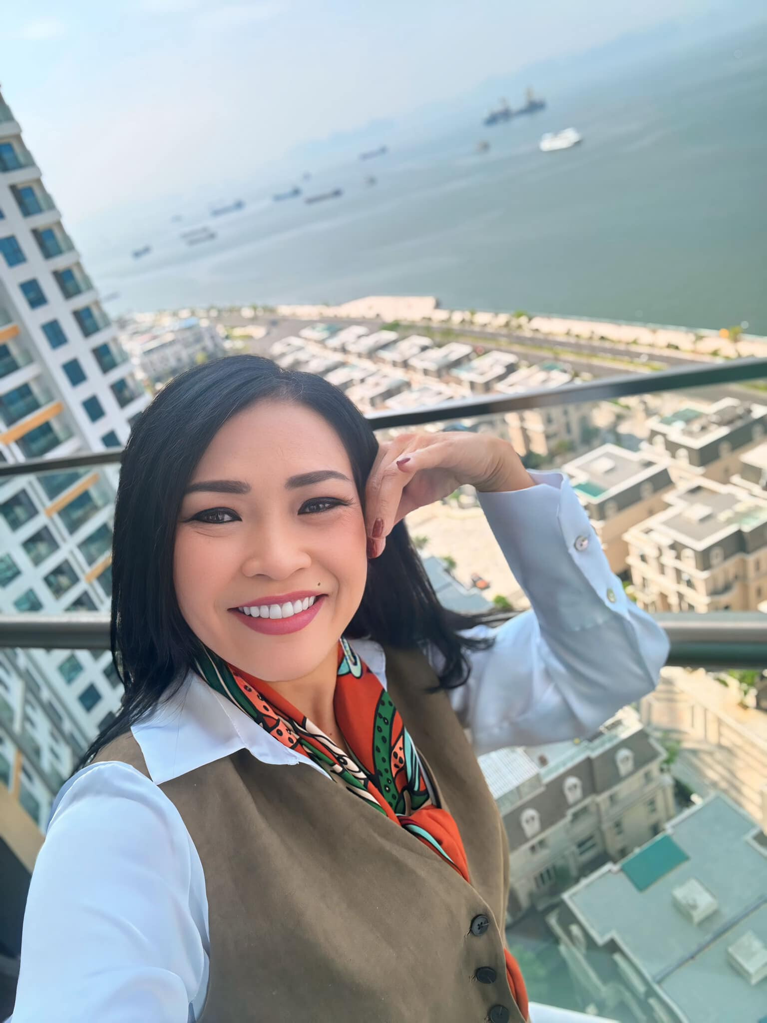 Sao Việt 13/10: Chi Pu gợi cảm, Phan Hiển nói ngôn tình với bà xã Khánh Thi - 9