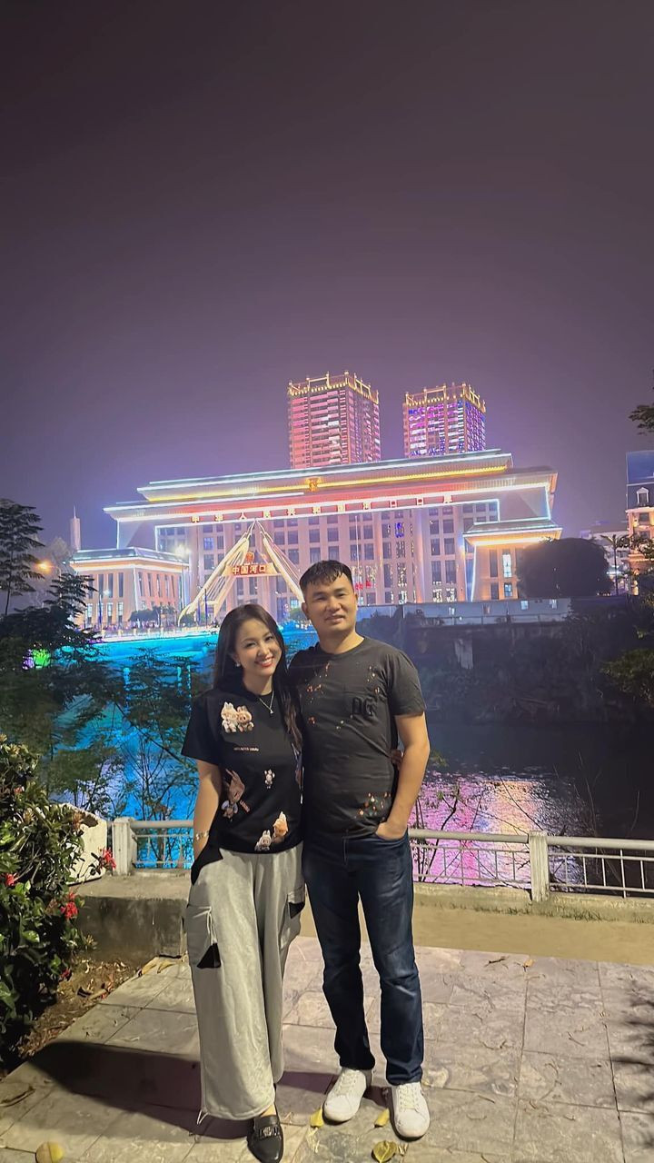 Sao Việt 14/10: Đông Nhi đón tuổi mới, NSƯT Chí Trung phong độ bên bạn gái - 9