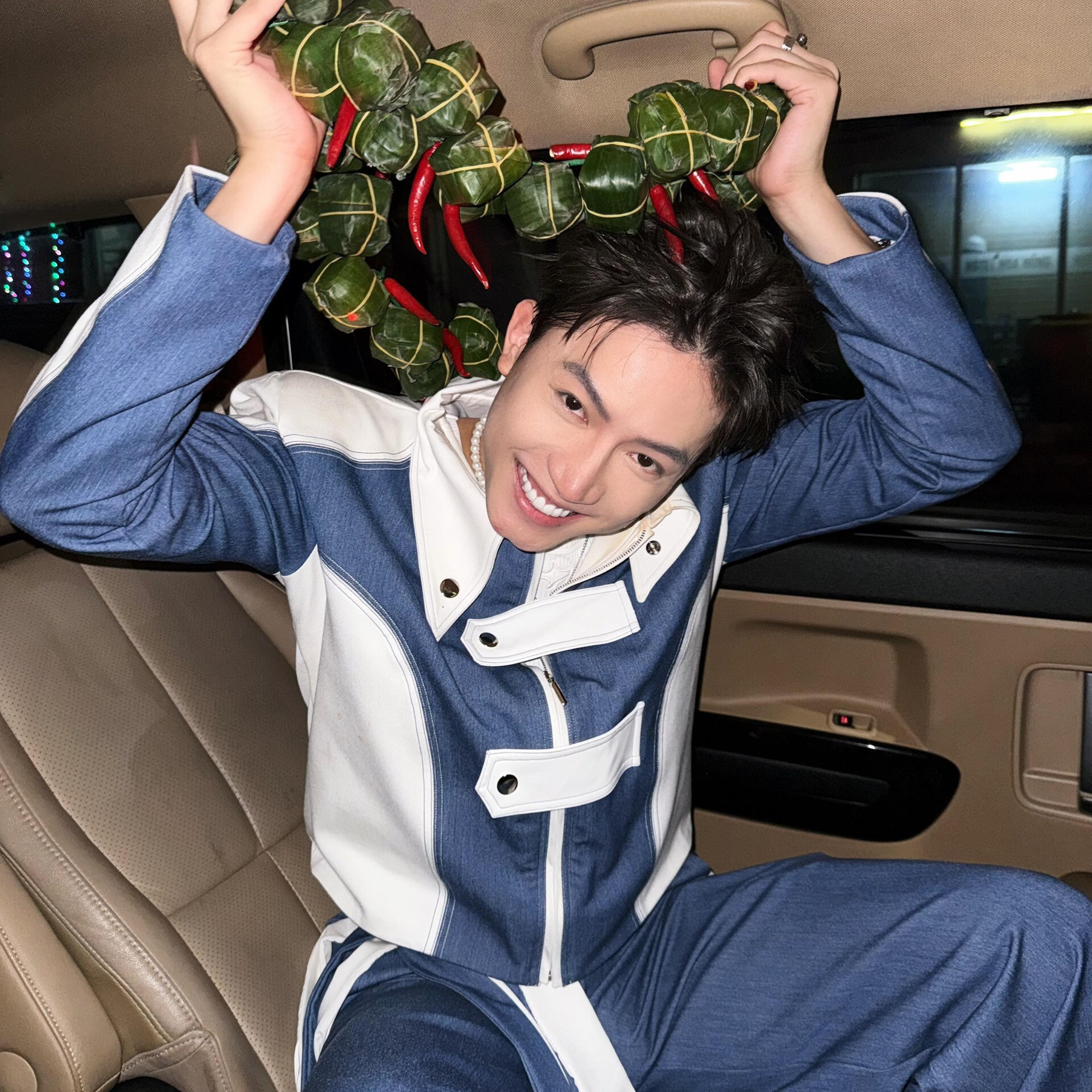 Sao Việt 14/10: Đông Nhi đón tuổi mới, NSƯT Chí Trung phong độ bên bạn gái - 14