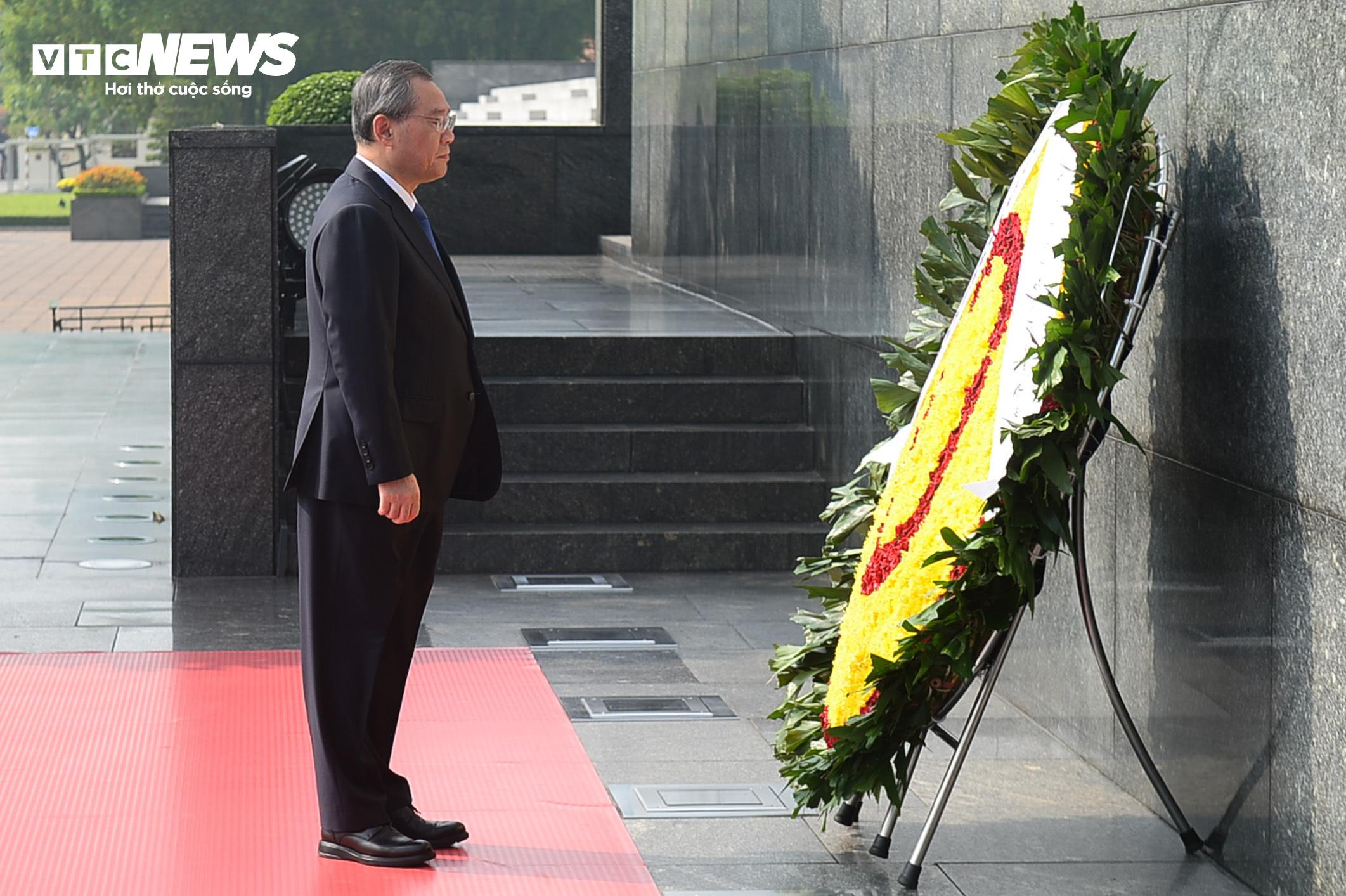 Thủ tướng Trung Quốc Lý Cường vào Lăng viếng Chủ tịch Hồ Chí Minh - 5