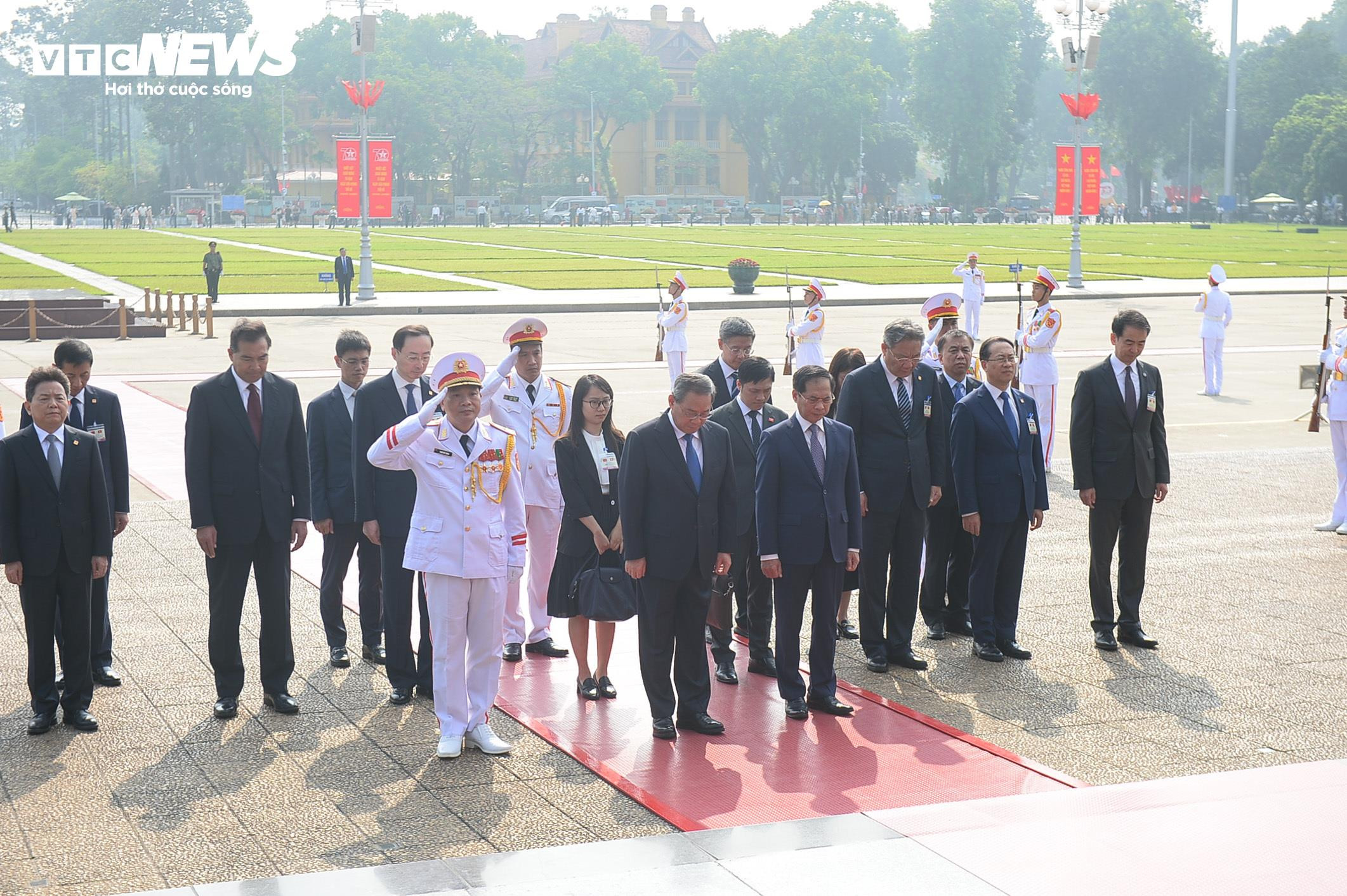 Thủ tướng Trung Quốc Lý Cường vào Lăng viếng Chủ tịch Hồ Chí Minh - 6