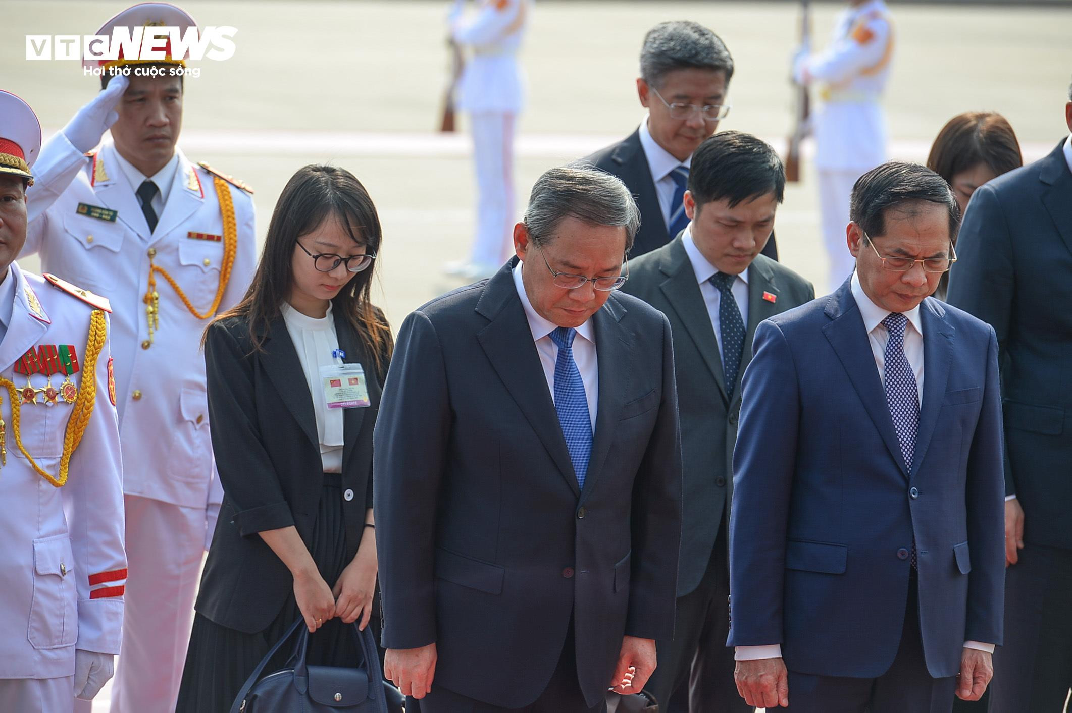 Thủ tướng Trung Quốc Lý Cường vào Lăng viếng Chủ tịch Hồ Chí Minh - 8