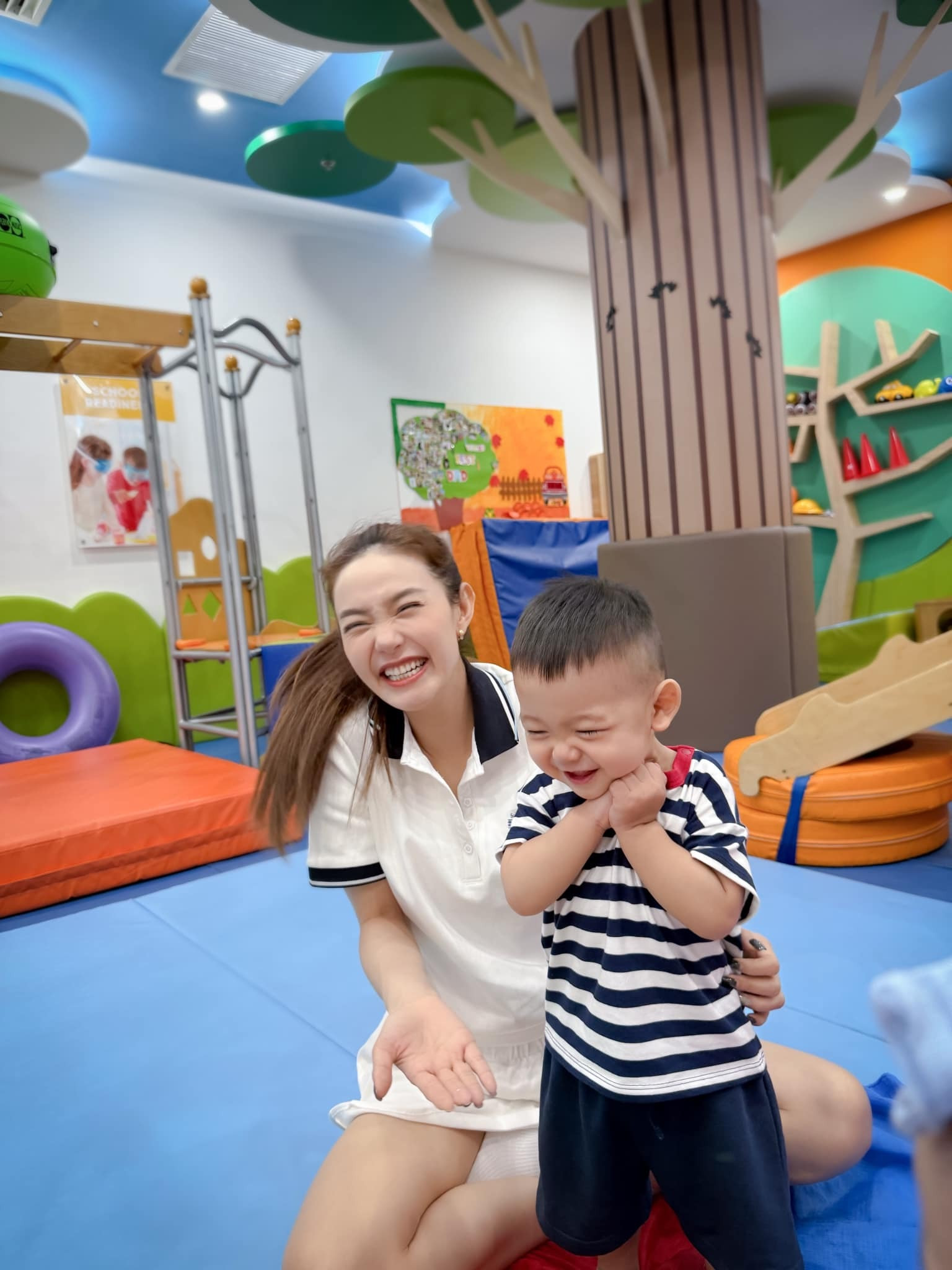 Sao Việt 15/10: Minh Hằng rạng rỡ bên con trai, vợ chồng Đỗ Mỹ Linh tình tứ - 2