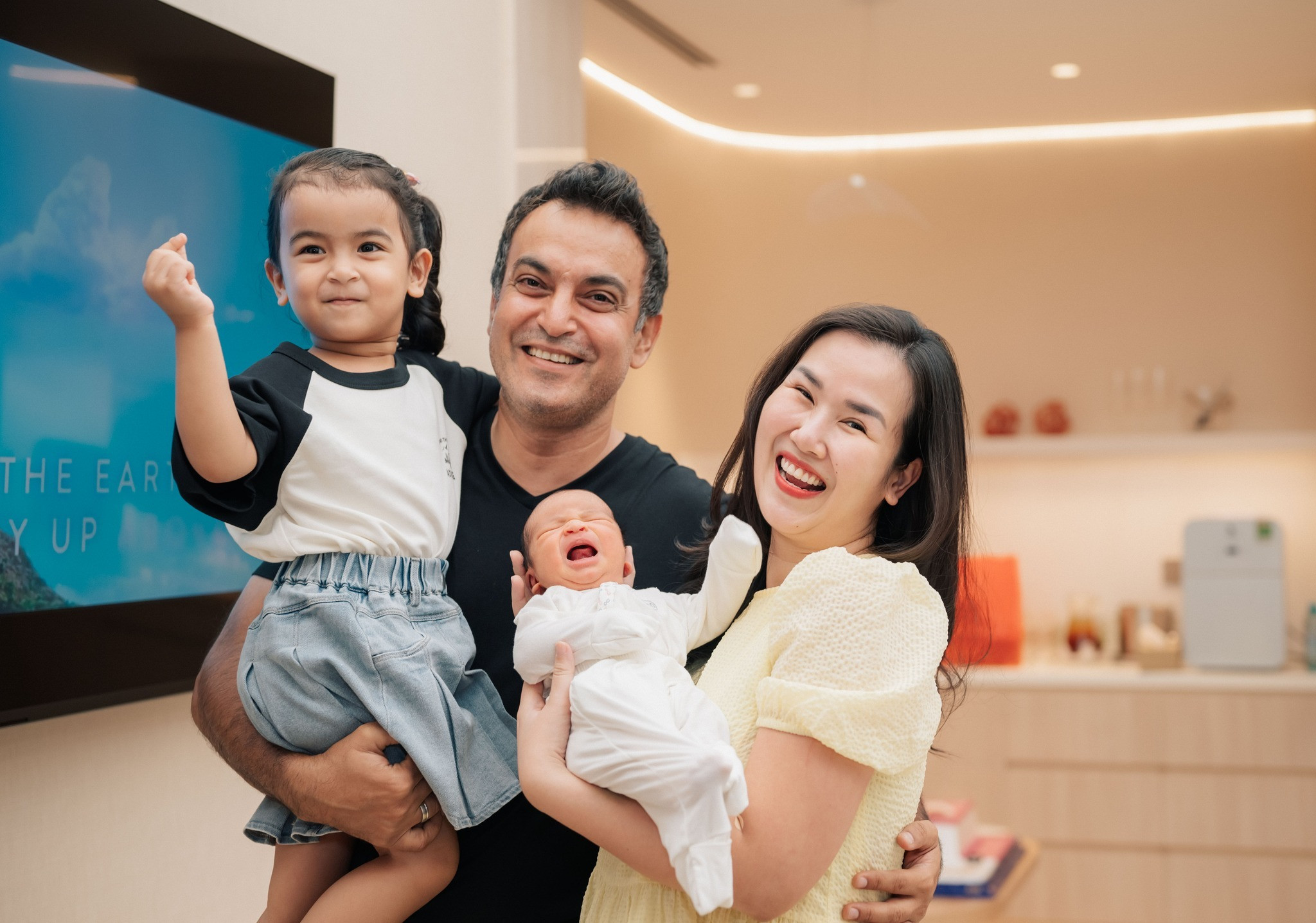 Sao Việt 15/10: Minh Hằng rạng rỡ bên con trai, vợ chồng Đỗ Mỹ Linh tình tứ - 4