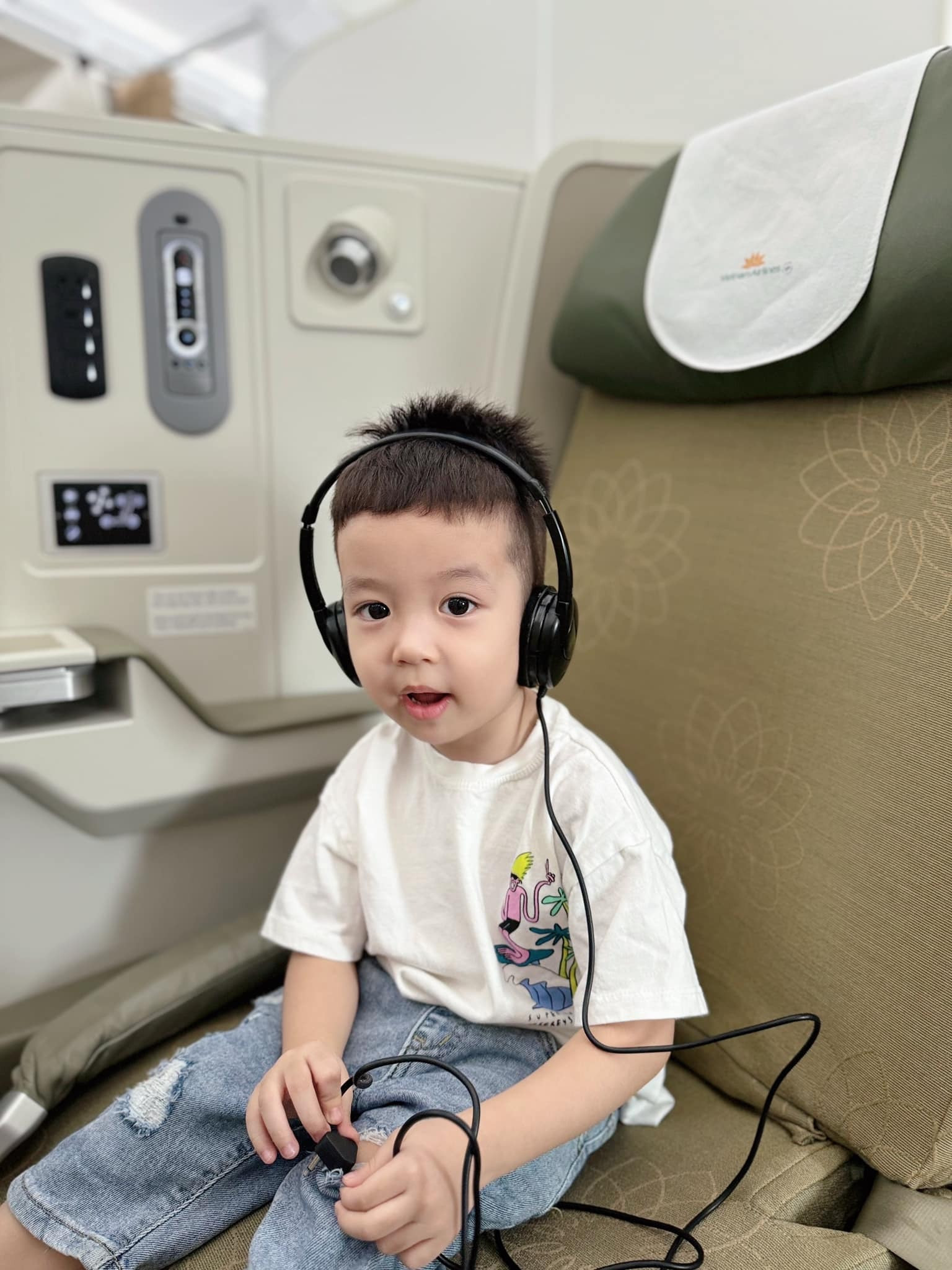 Sao Việt 15/10: Minh Hằng rạng rỡ bên con trai, vợ chồng Đỗ Mỹ Linh tình tứ - 8