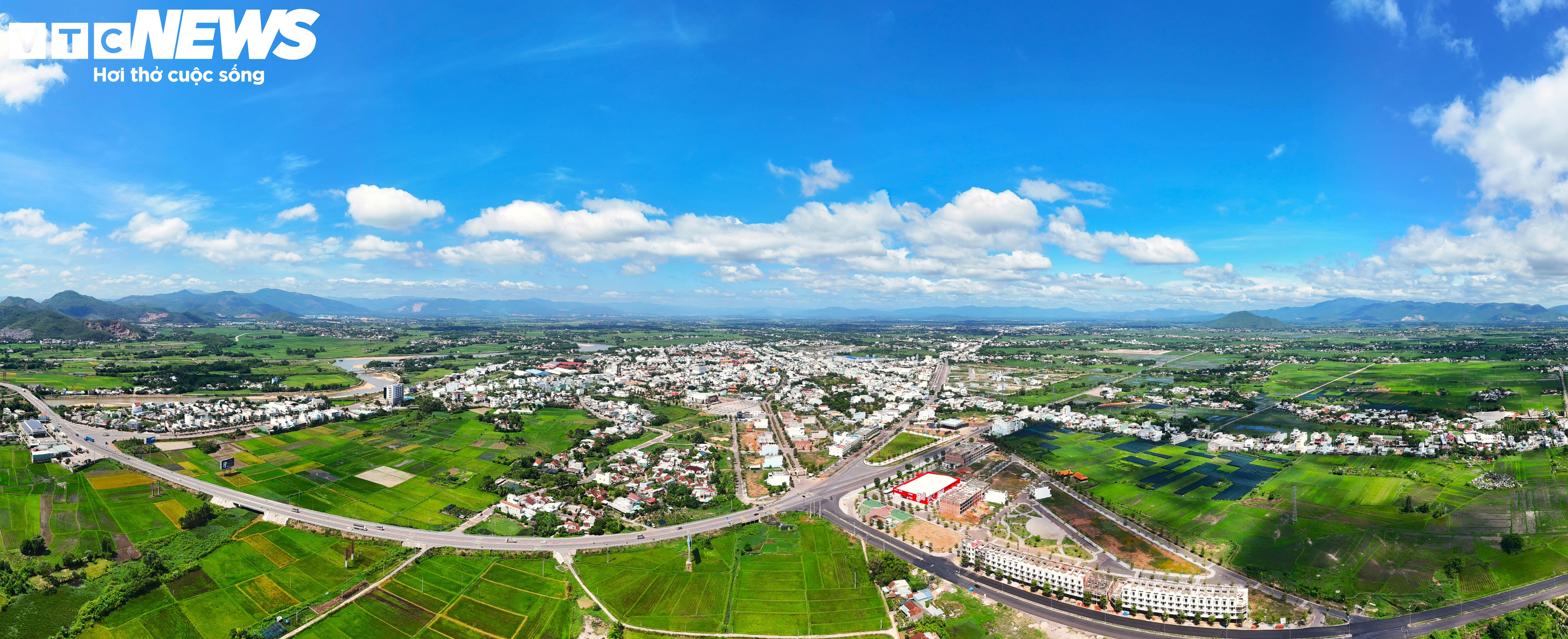 Hơn 99% cử tri ủng hộ thành lập thành phố An Nhơn - 1