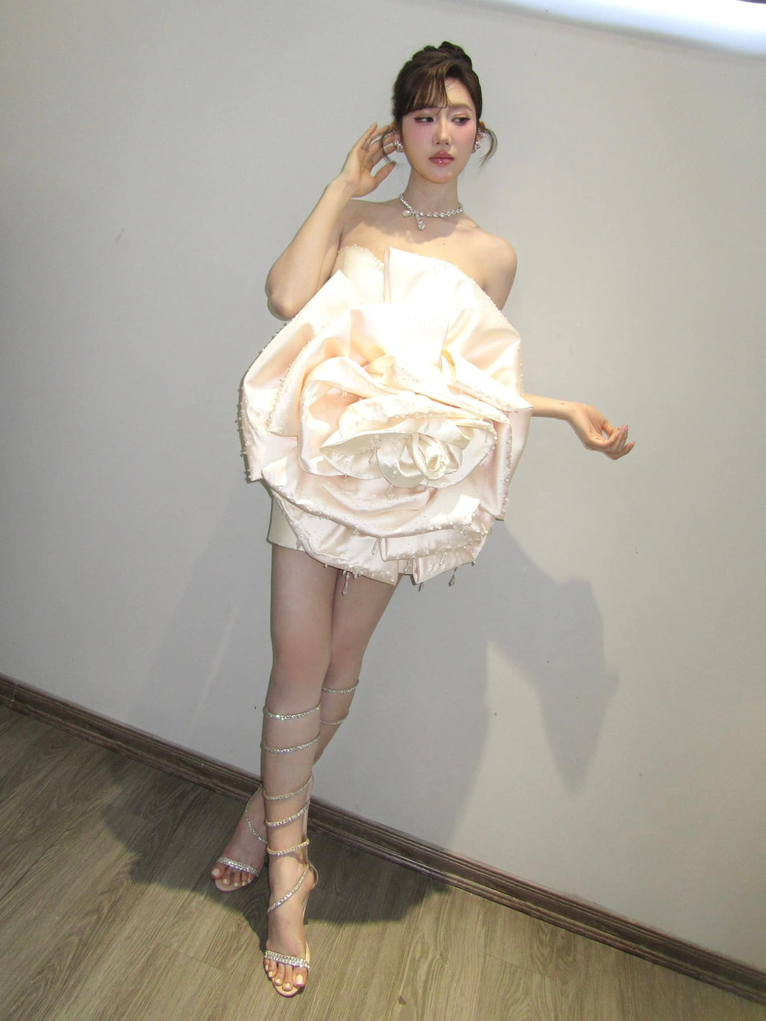 Sao Việt 18/10: Hồ Quỳnh Hương đón tuổi mới, Đỗ Thị Hà tươi tắn tập pickleball - 7