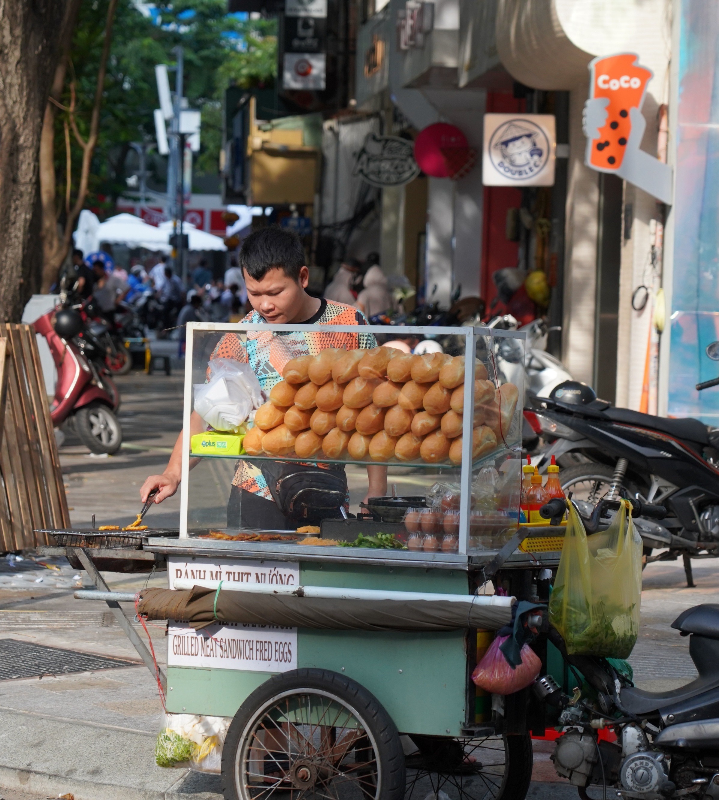 Hiện trạng 41 tuyến đường vừa được TP.HCM bổ sung thí điểm thu phí vỉa hè - 3
