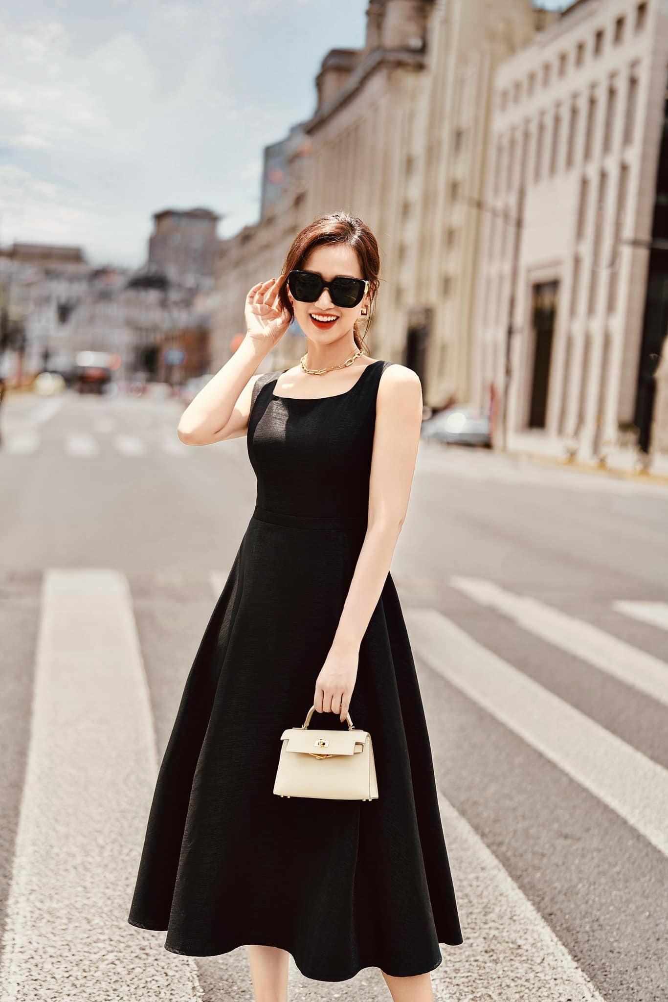 Sao Việt 4/11: Hồ Ngọc Hà tình tứ bên ông xã, Trường Giang khoe tổ ấm hạnh phúc - 16