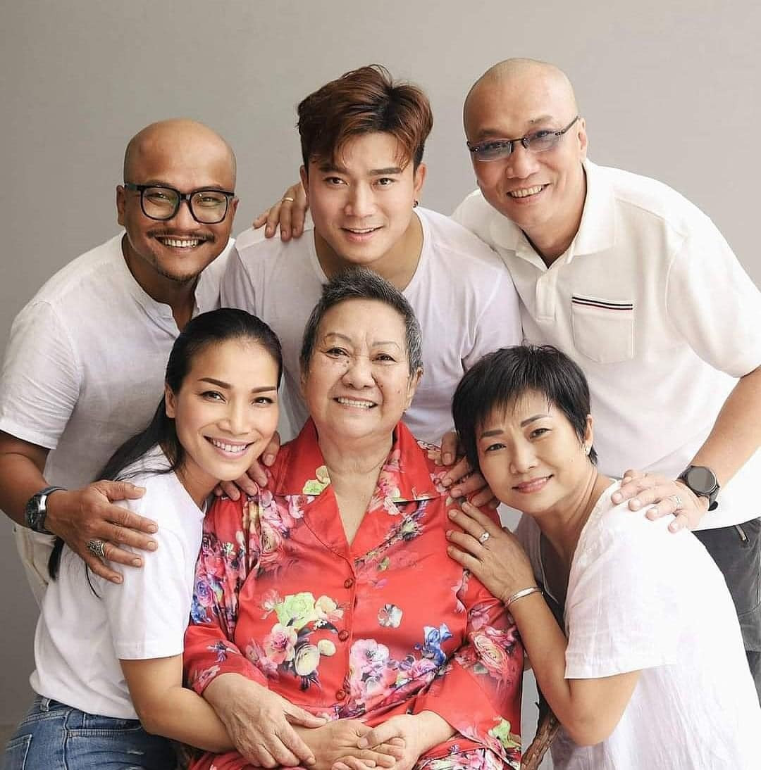 Sao Việt 4/11: Hồ Ngọc Hà tình tứ bên ông xã, Trường Giang khoe tổ ấm hạnh phúc - 19