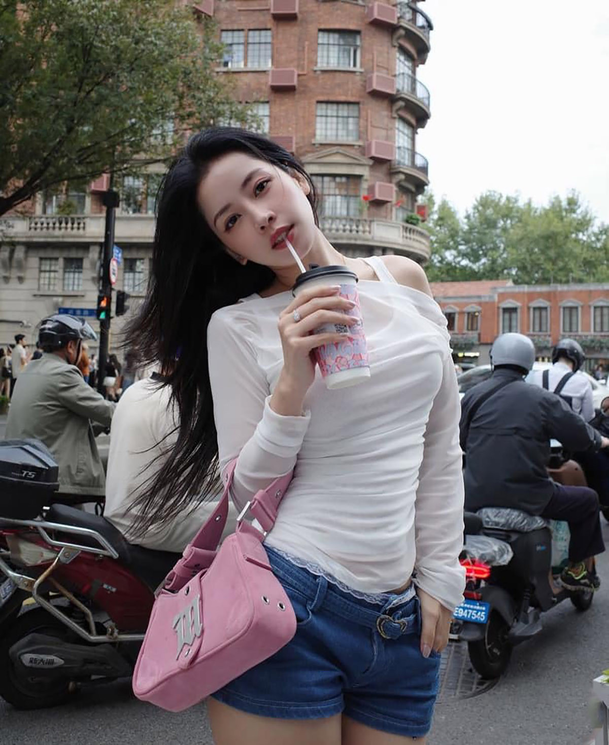 Sao Việt 4/11: Hồ Ngọc Hà tình tứ bên ông xã, Trường Giang khoe tổ ấm hạnh phúc - 12