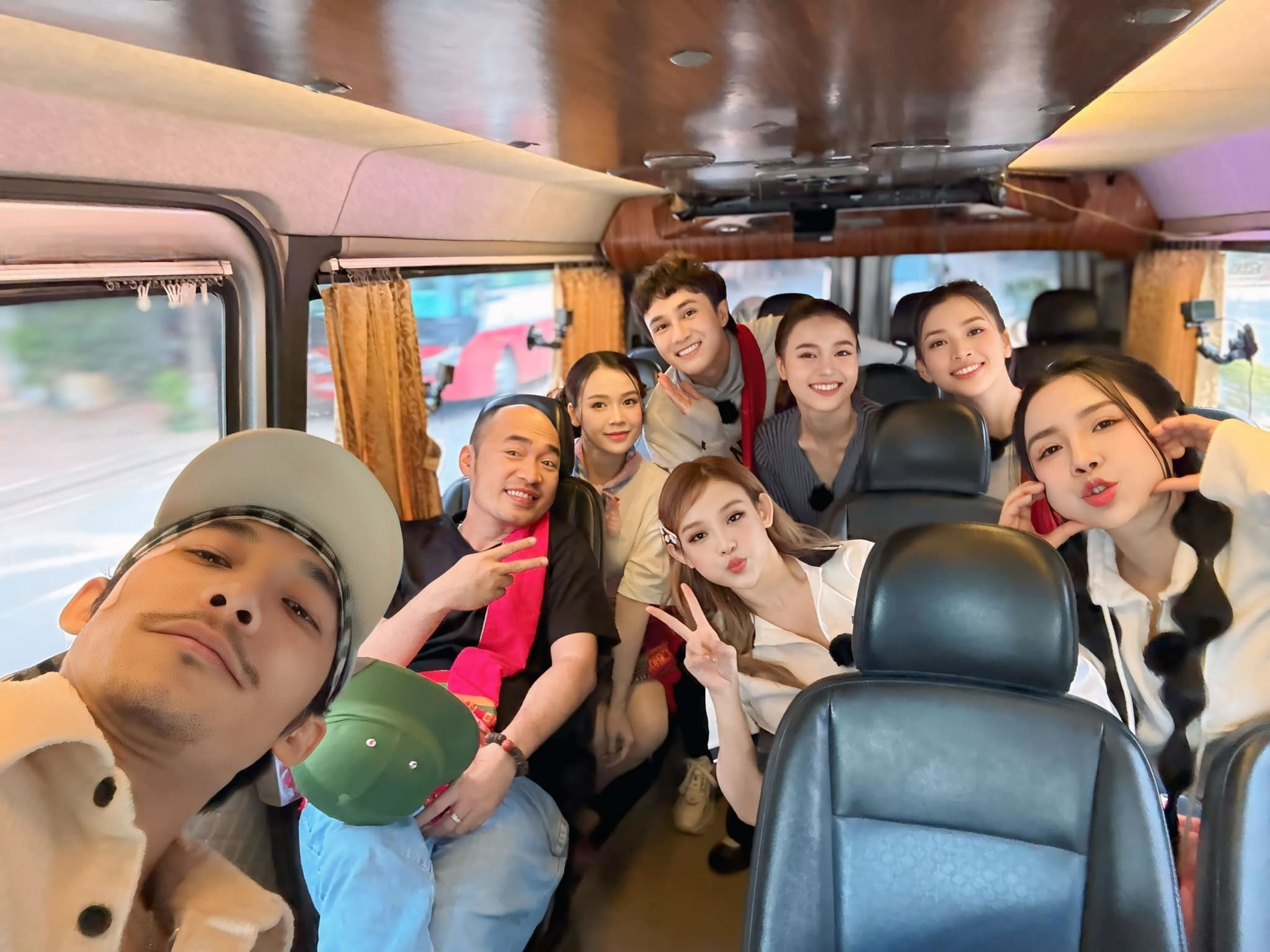 Sao Việt 4/11: Hồ Ngọc Hà tình tứ bên ông xã, Trường Giang khoe tổ ấm hạnh phúc - 8