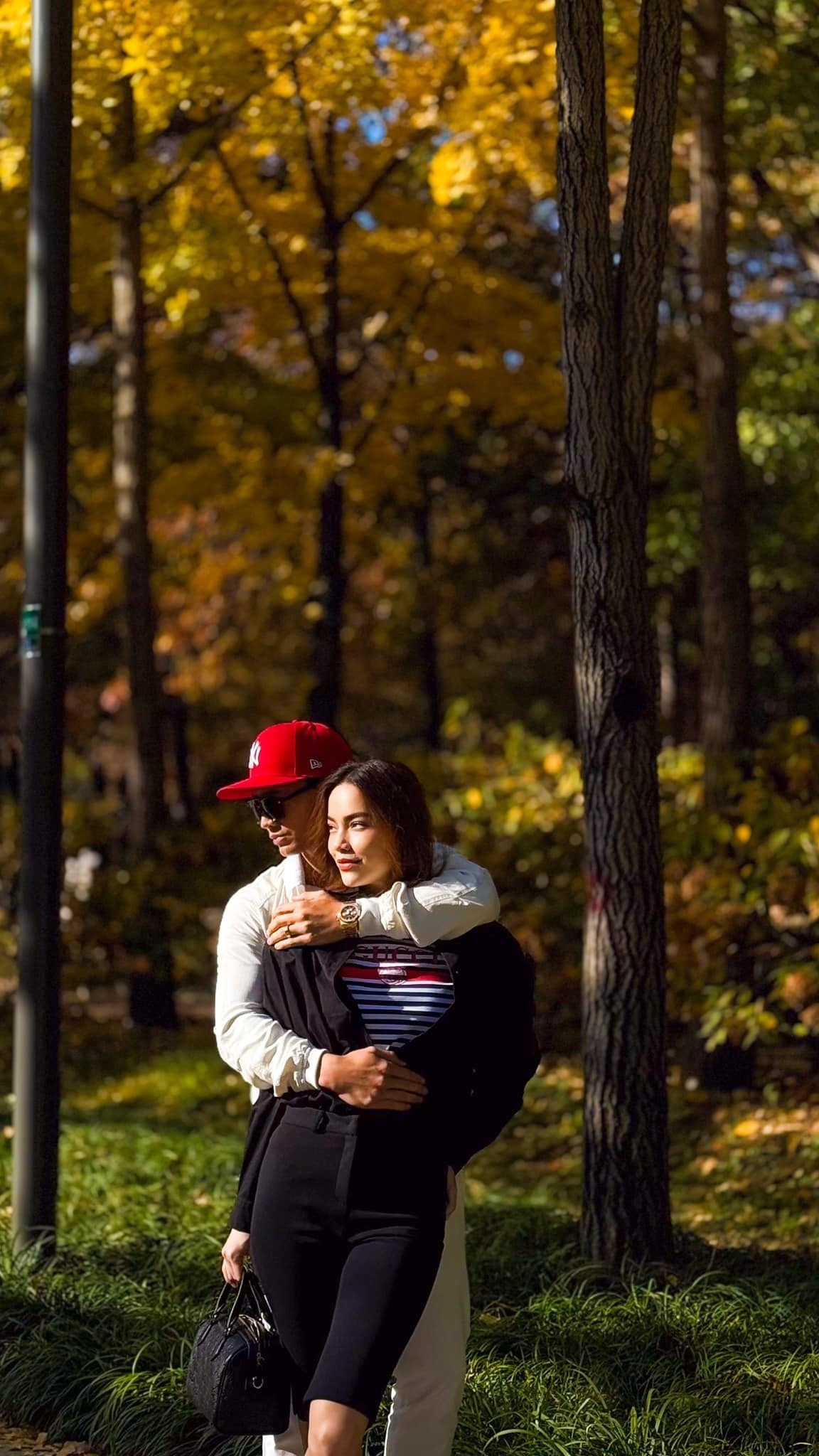 Sao Việt 4/11: Hồ Ngọc Hà tình tứ bên ông xã, Trường Giang khoe tổ ấm hạnh phúc - 5