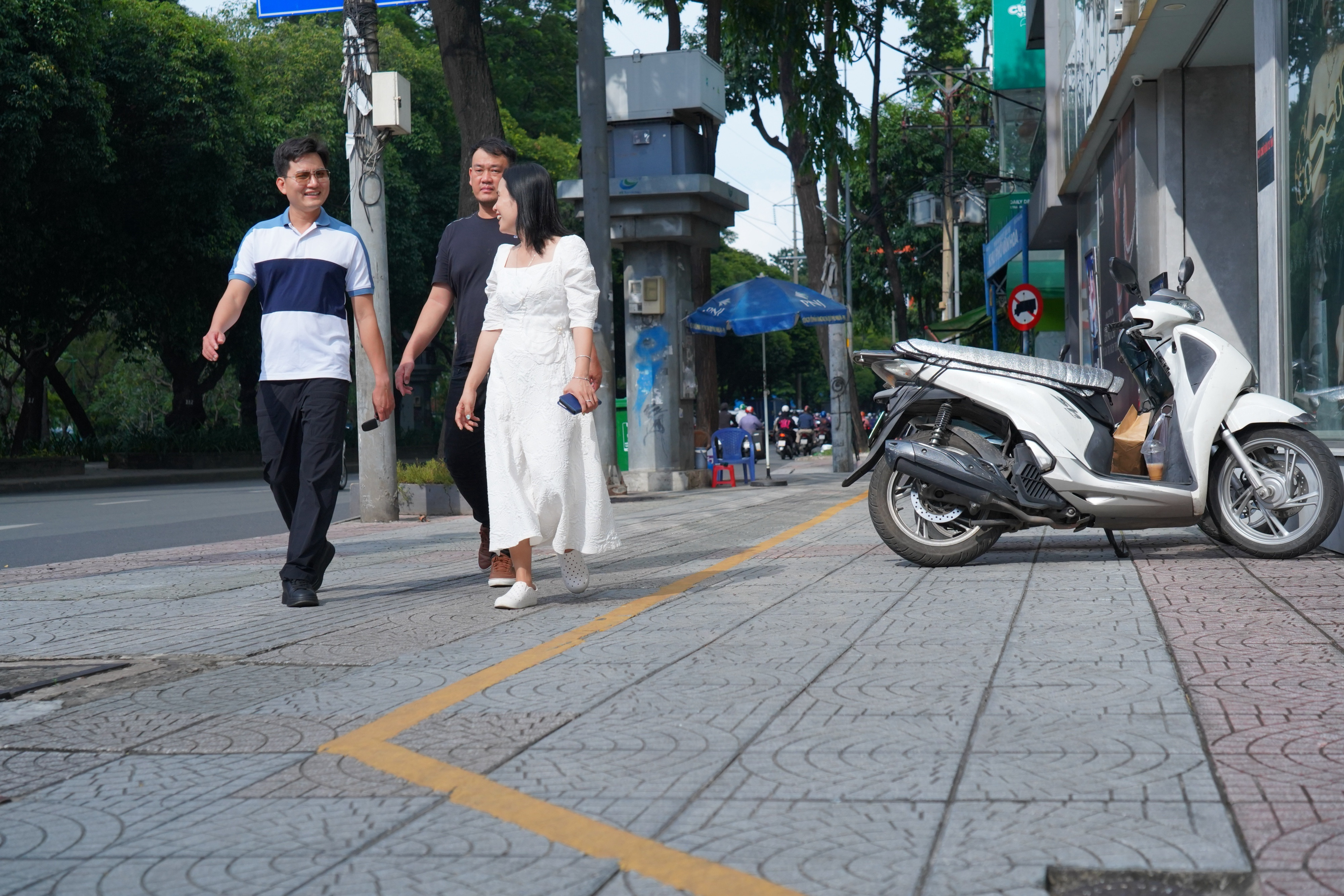 Hiện trạng 41 tuyến đường vừa được TP.HCM bổ sung thí điểm thu phí vỉa hè - 14