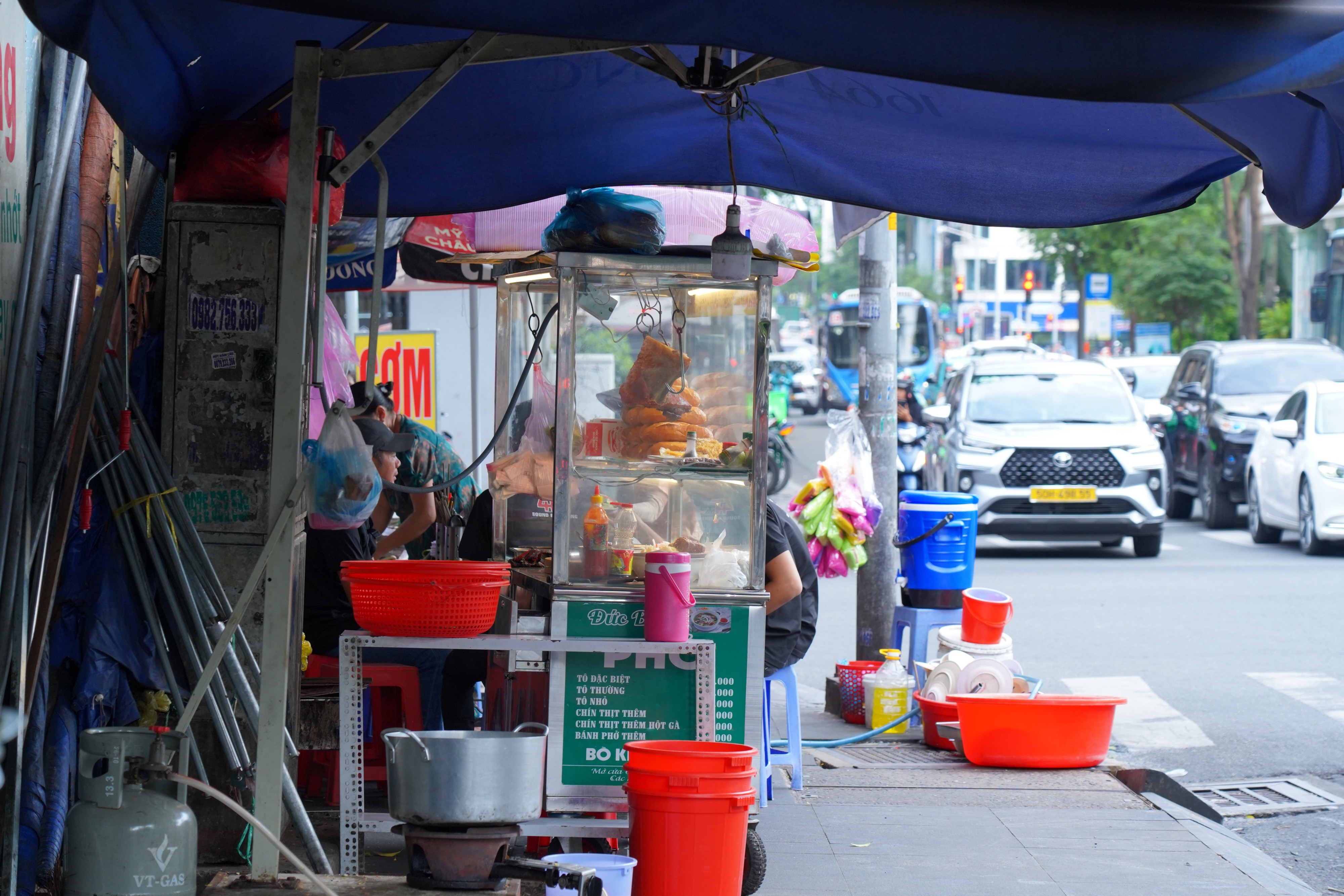 Hiện trạng 41 tuyến đường vừa được TP.HCM bổ sung thí điểm thu phí vỉa hè - 8