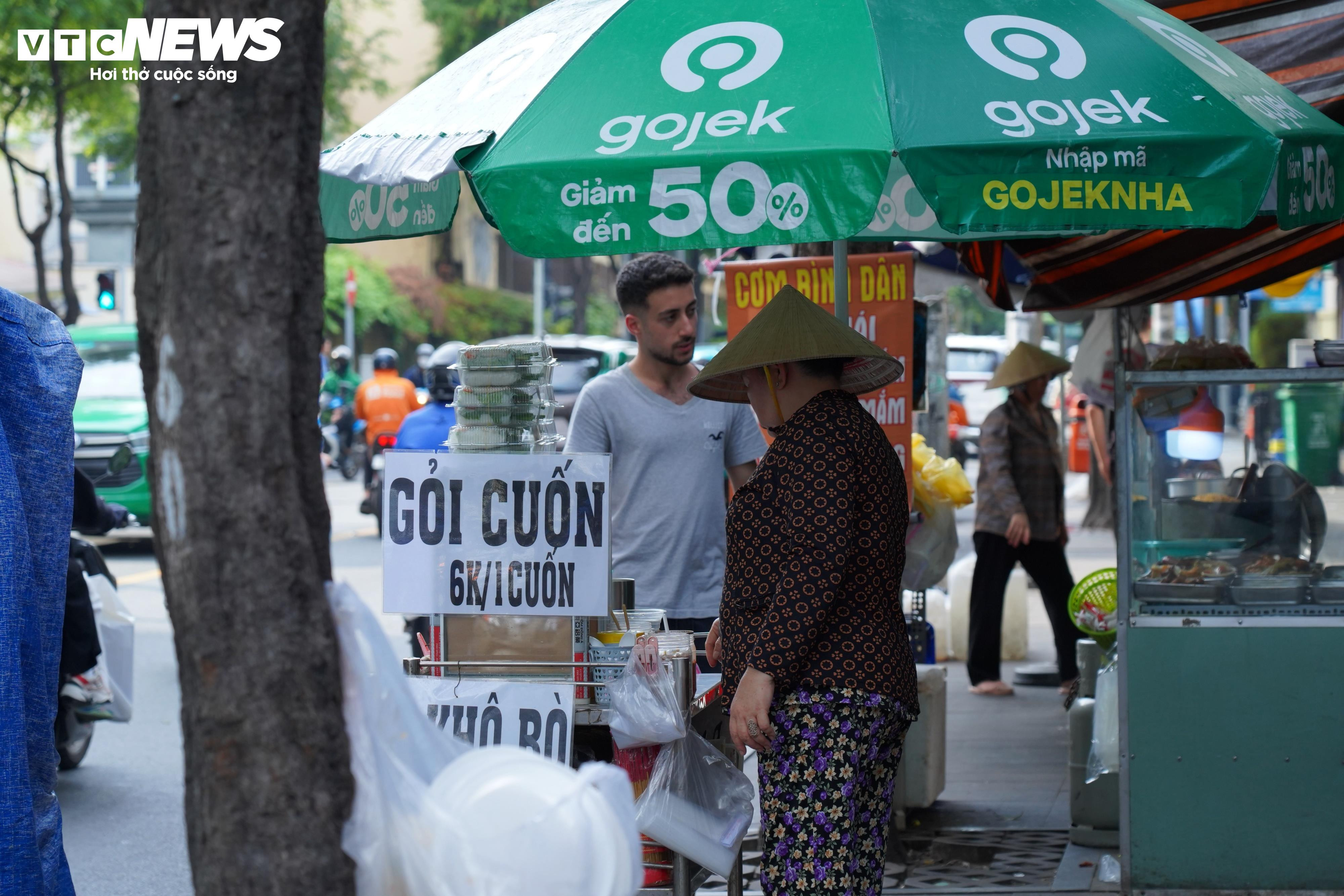 Hiện trạng 41 tuyến đường vừa được TP.HCM bổ sung thí điểm thu phí vỉa hè - 6