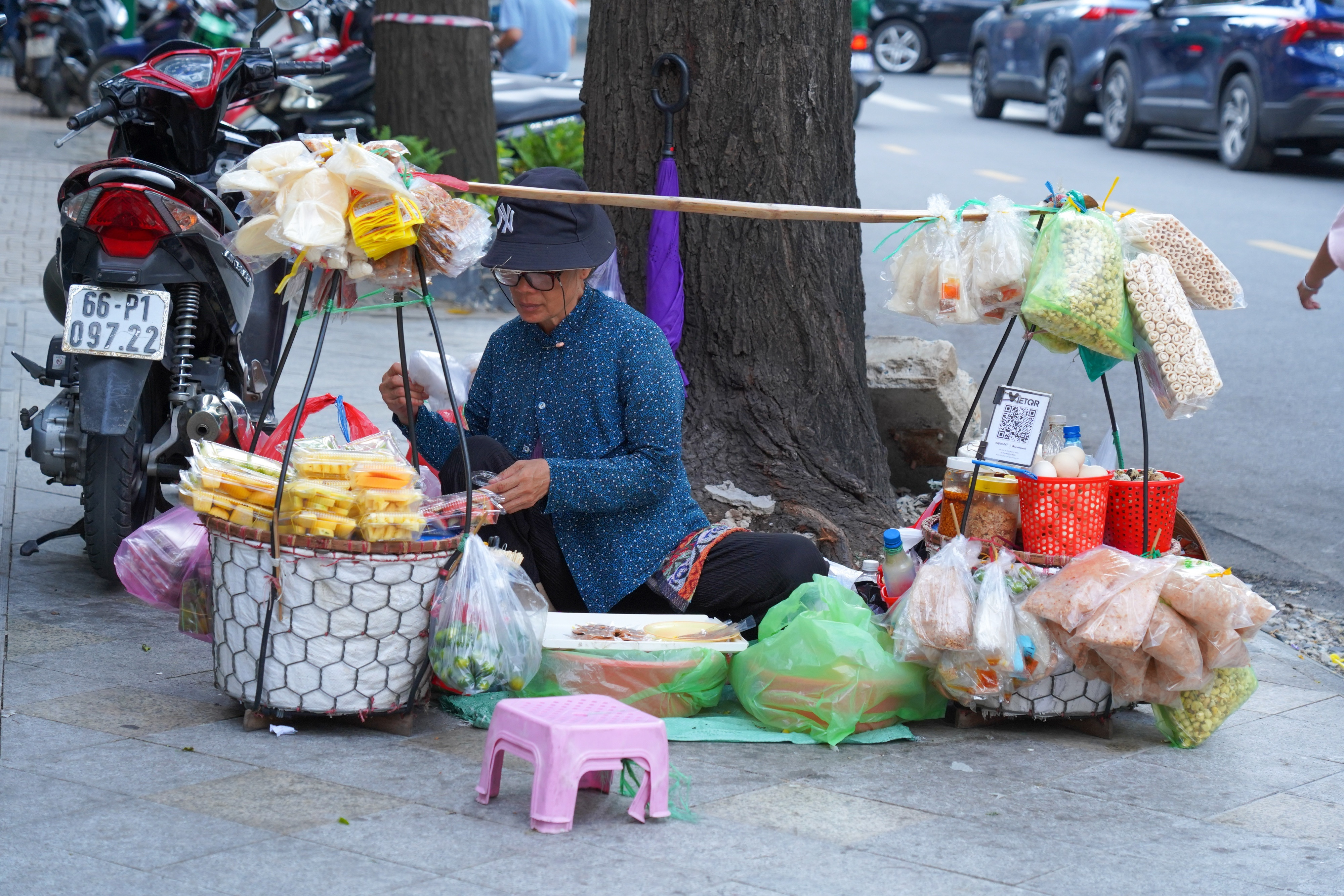 Hiện trạng 41 tuyến đường vừa được TP.HCM bổ sung thí điểm thu phí vỉa hè - 5