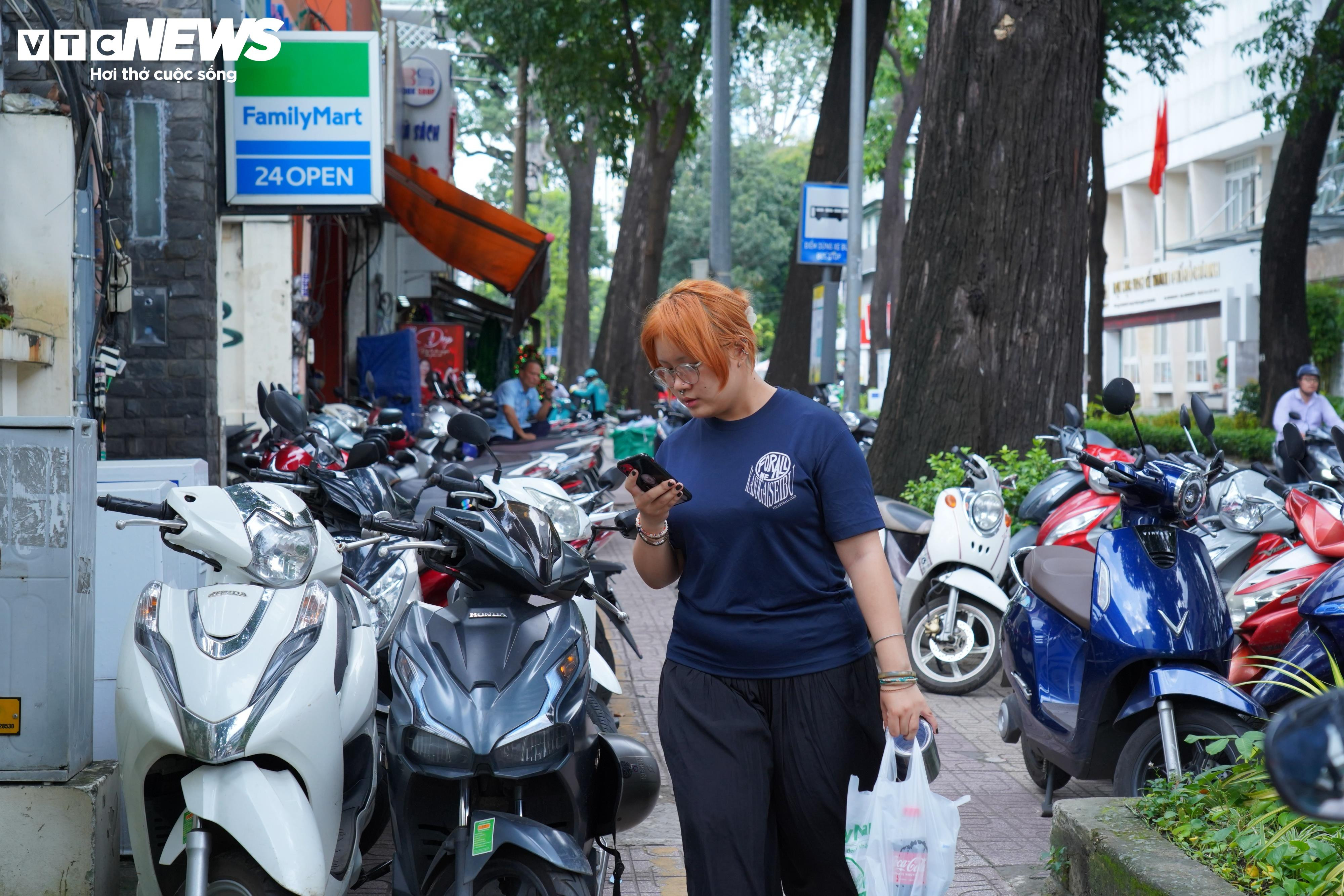 Hiện trạng 41 tuyến đường vừa được TP.HCM bổ sung thí điểm thu phí vỉa hè - 11