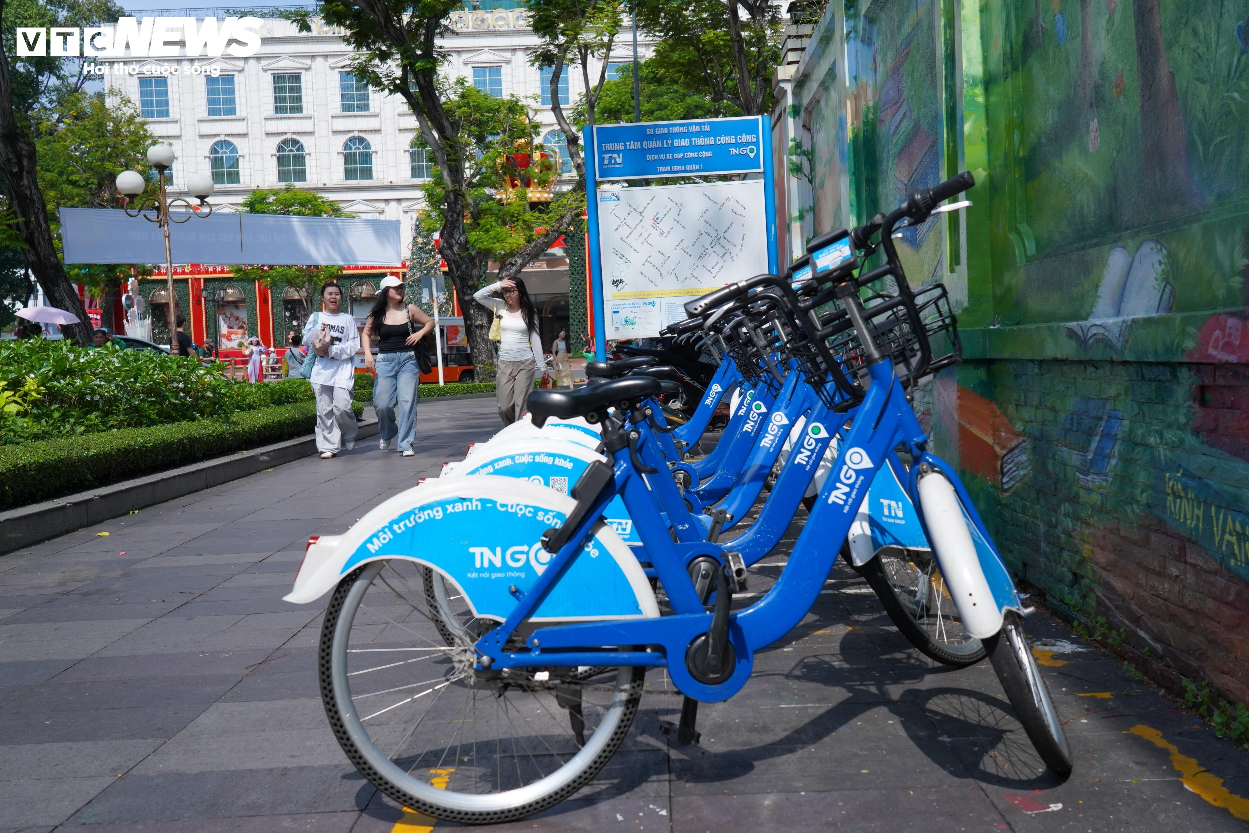 Hiện trạng 41 tuyến đường vừa được TP.HCM bổ sung thí điểm thu phí vỉa hè - 17