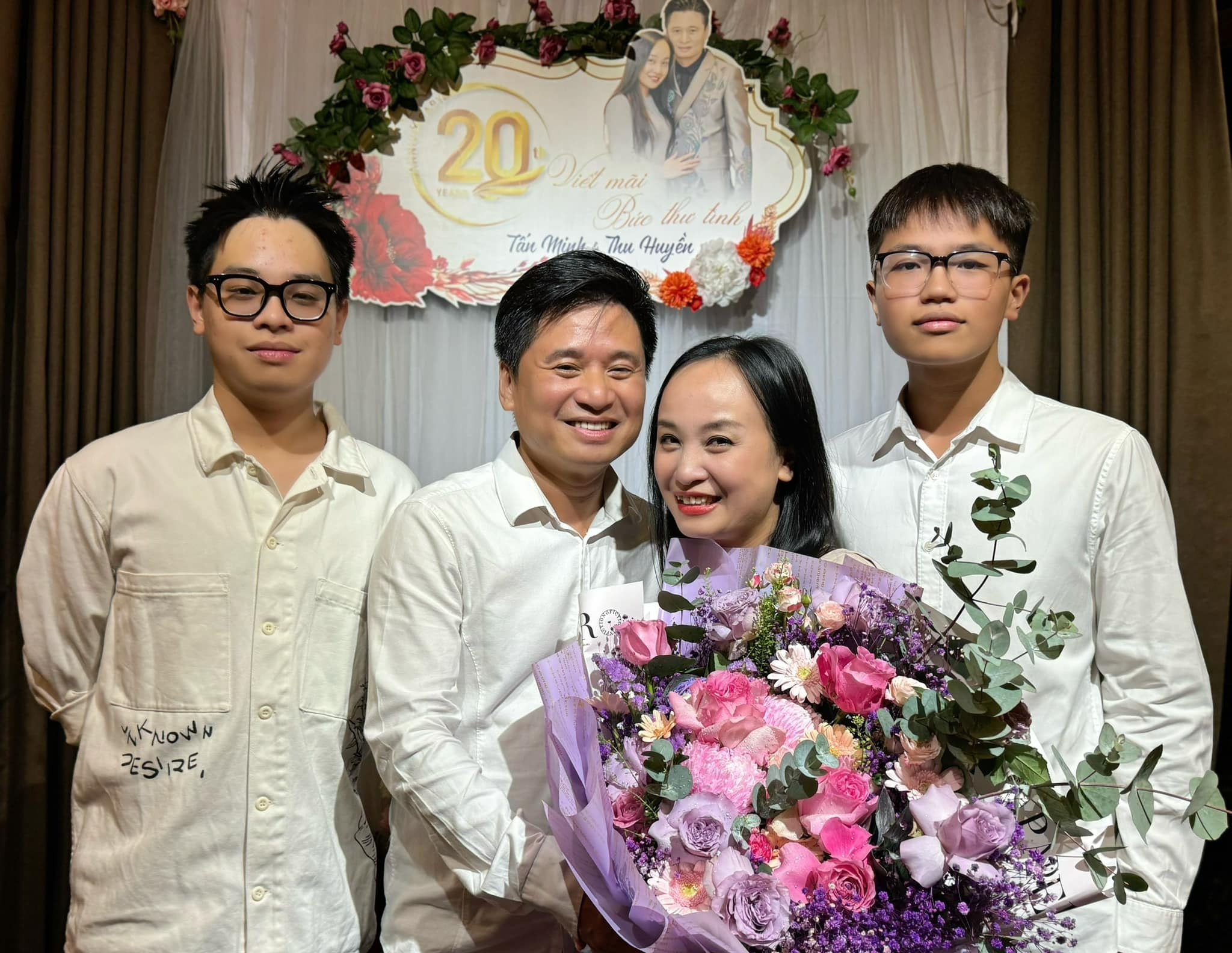 Sao Việt 5/11: Tấn Minh kỷ niệm 20 năm kết hôn, Khánh Vân chụp ảnh cưới gợi cảm - 2