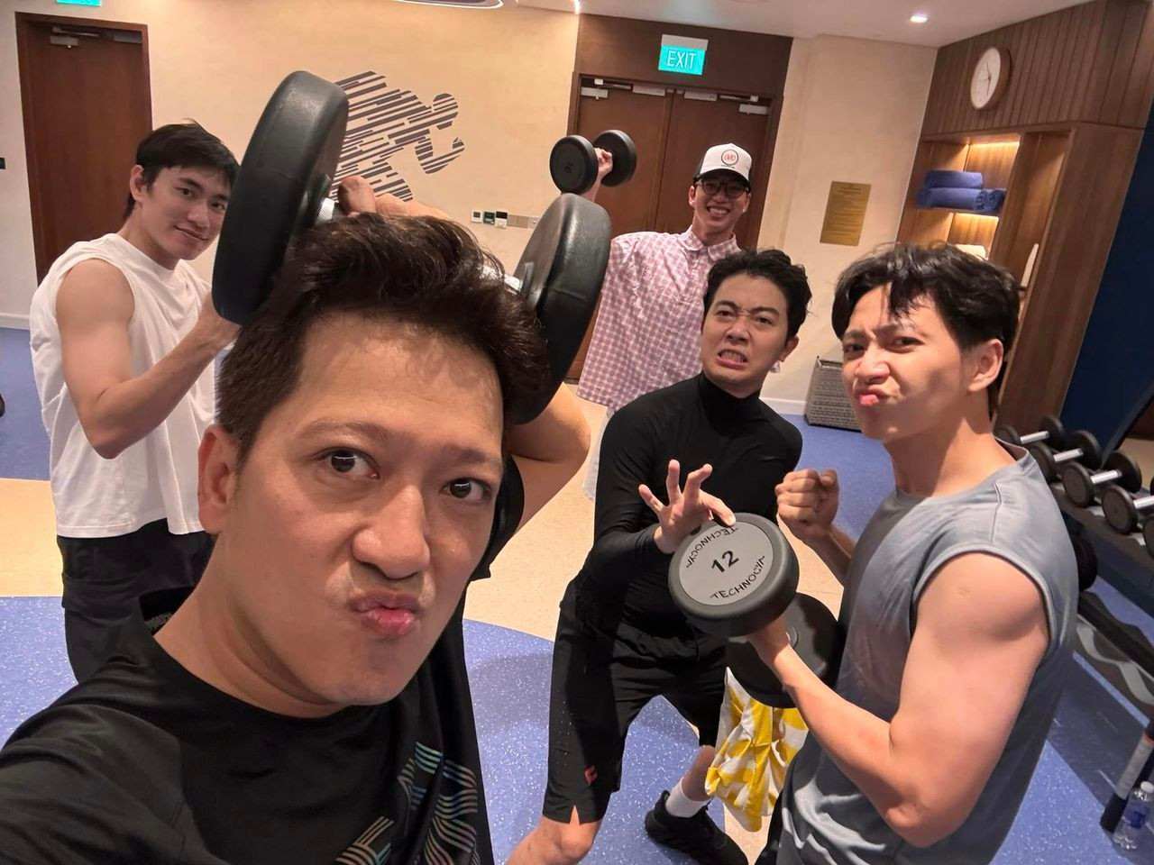 Sao Việt 5/11: Tấn Minh kỷ niệm 20 năm kết hôn, Khánh Vân chụp ảnh cưới gợi cảm - 9