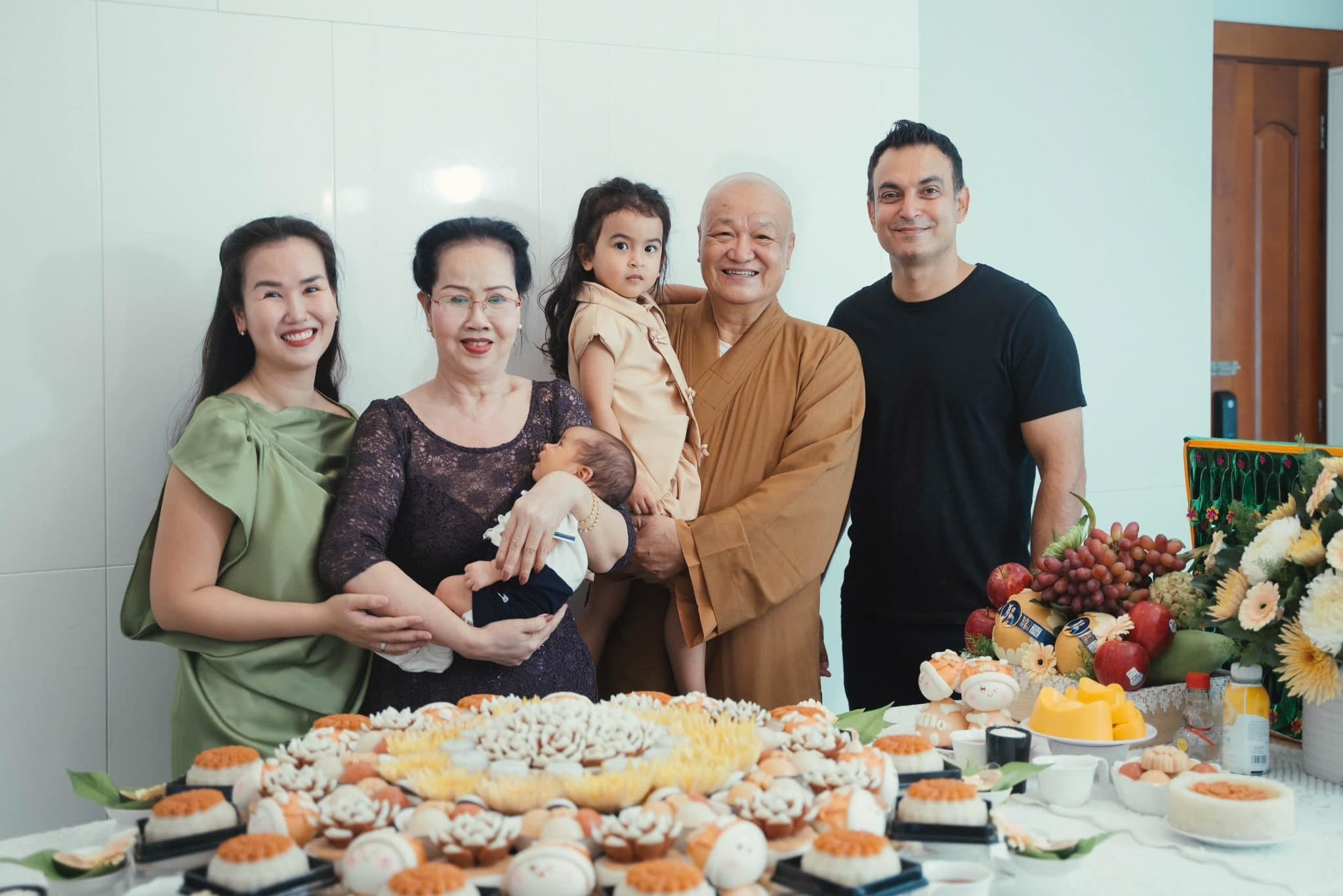 Sao Việt 11/11: Đông Nhi kỷ niệm 5 năm cưới, Tuấn Hưng nịnh vợ đầy ngọt ngào - 8