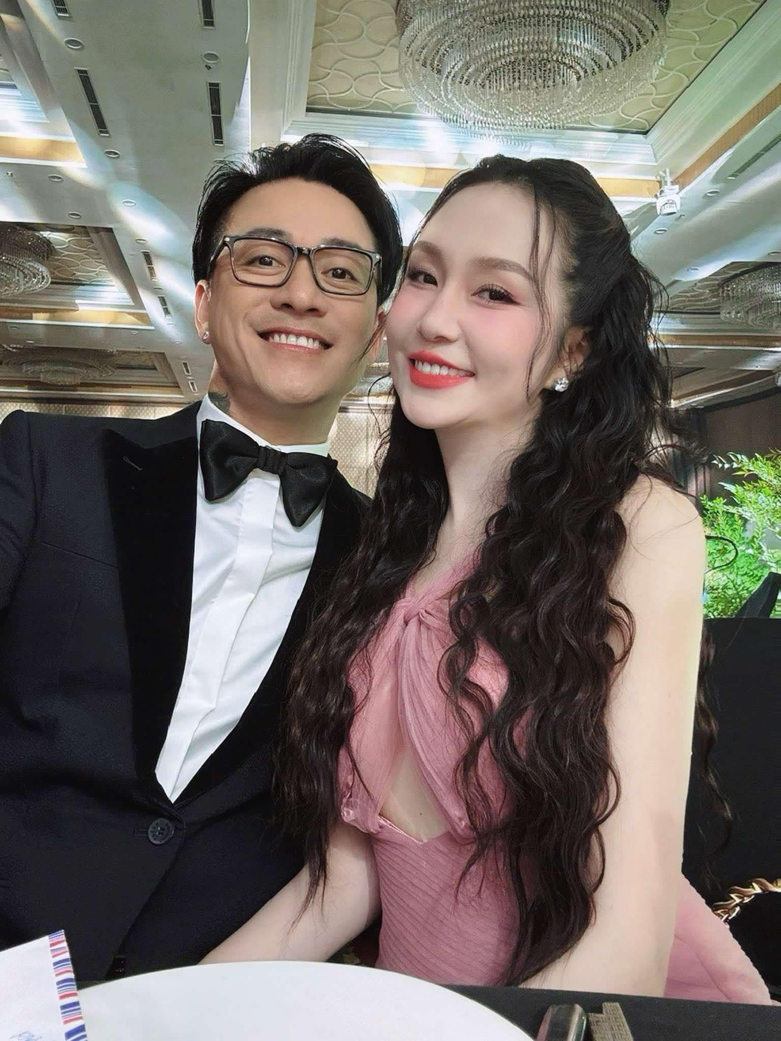 Sao Việt 11/11: Đông Nhi kỷ niệm 5 năm cưới, Tuấn Hưng nịnh vợ đầy ngọt ngào - 3