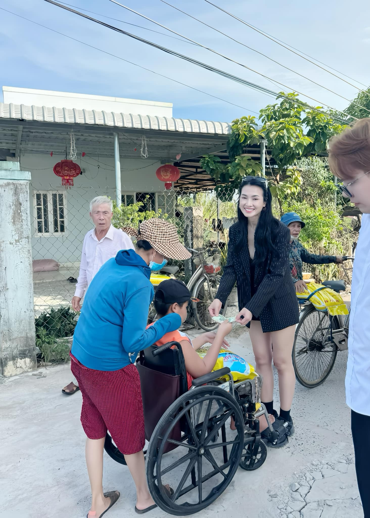 Sao Việt 11/11: Đông Nhi kỷ niệm 5 năm cưới, Tuấn Hưng nịnh vợ đầy ngọt ngào - 18