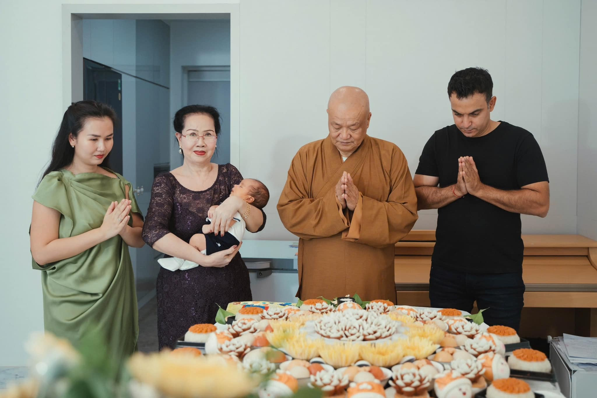 Sao Việt 11/11: Đông Nhi kỷ niệm 5 năm cưới, Tuấn Hưng nịnh vợ đầy ngọt ngào - 9