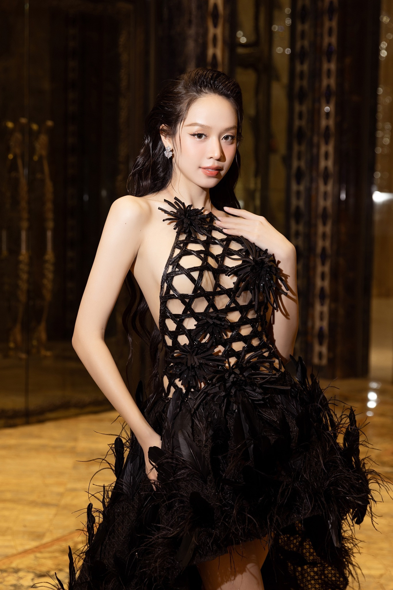 Hoa hậu Thanh Thuỷ: Lột xác sau phẫu thuật thẩm mỹ, ngày càng gợi cảm - 7