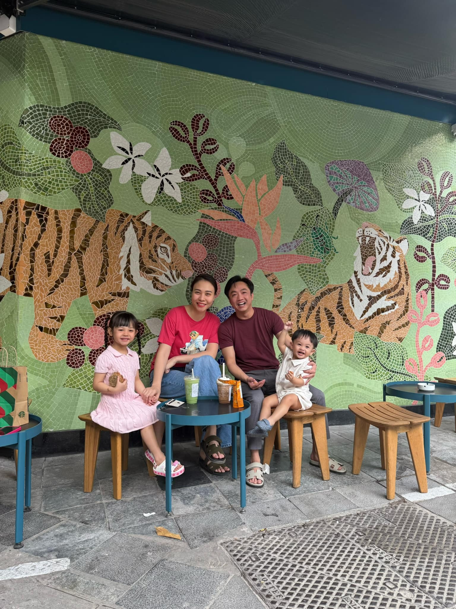 Sao Việt 13/11:Thuý Hạnh gợi cảm, vợ chồng Cường Đô la giản dị - 1