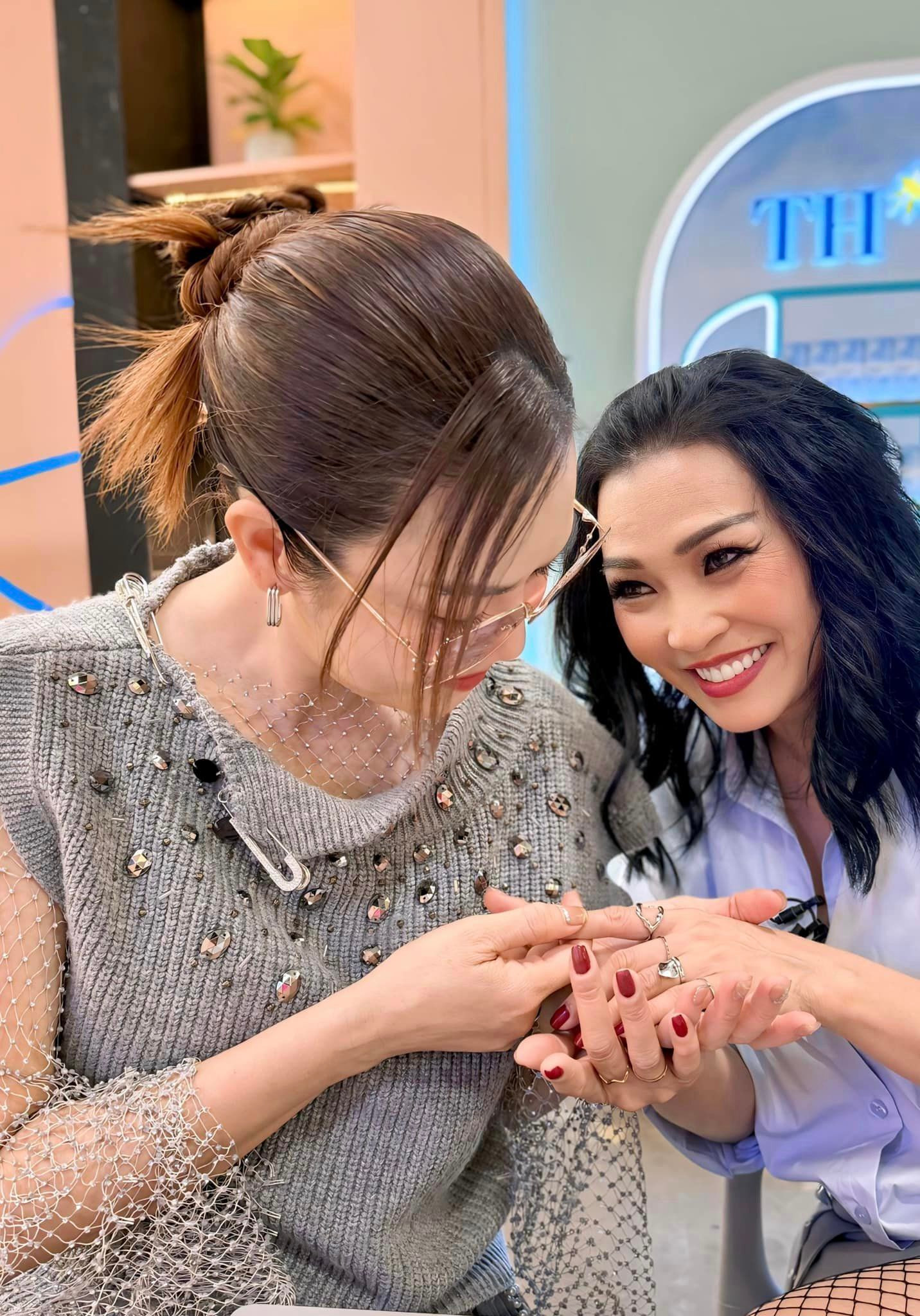 Sao Việt 13/11:Thuý Hạnh gợi cảm, vợ chồng Cường Đô la giản dị - 2