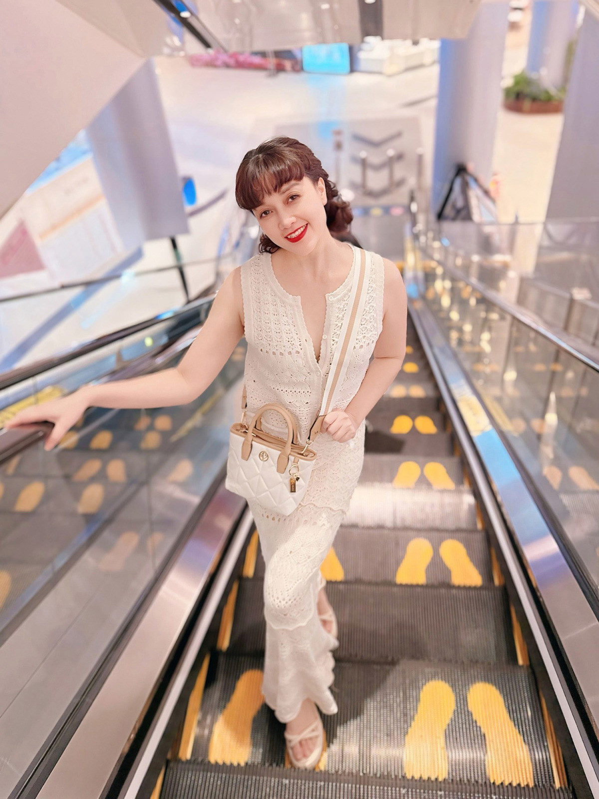 Sao Việt 13/11:Thuý Hạnh gợi cảm, vợ chồng Cường Đô la giản dị - 5