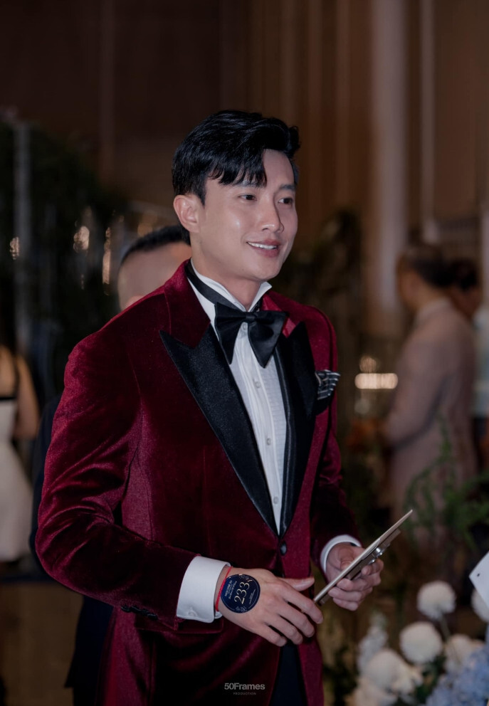 Sao Việt 15/11: 'Phú bà' show Chị đẹp tình tứ bên chồng, Minh Triệu gợi cảm - 9