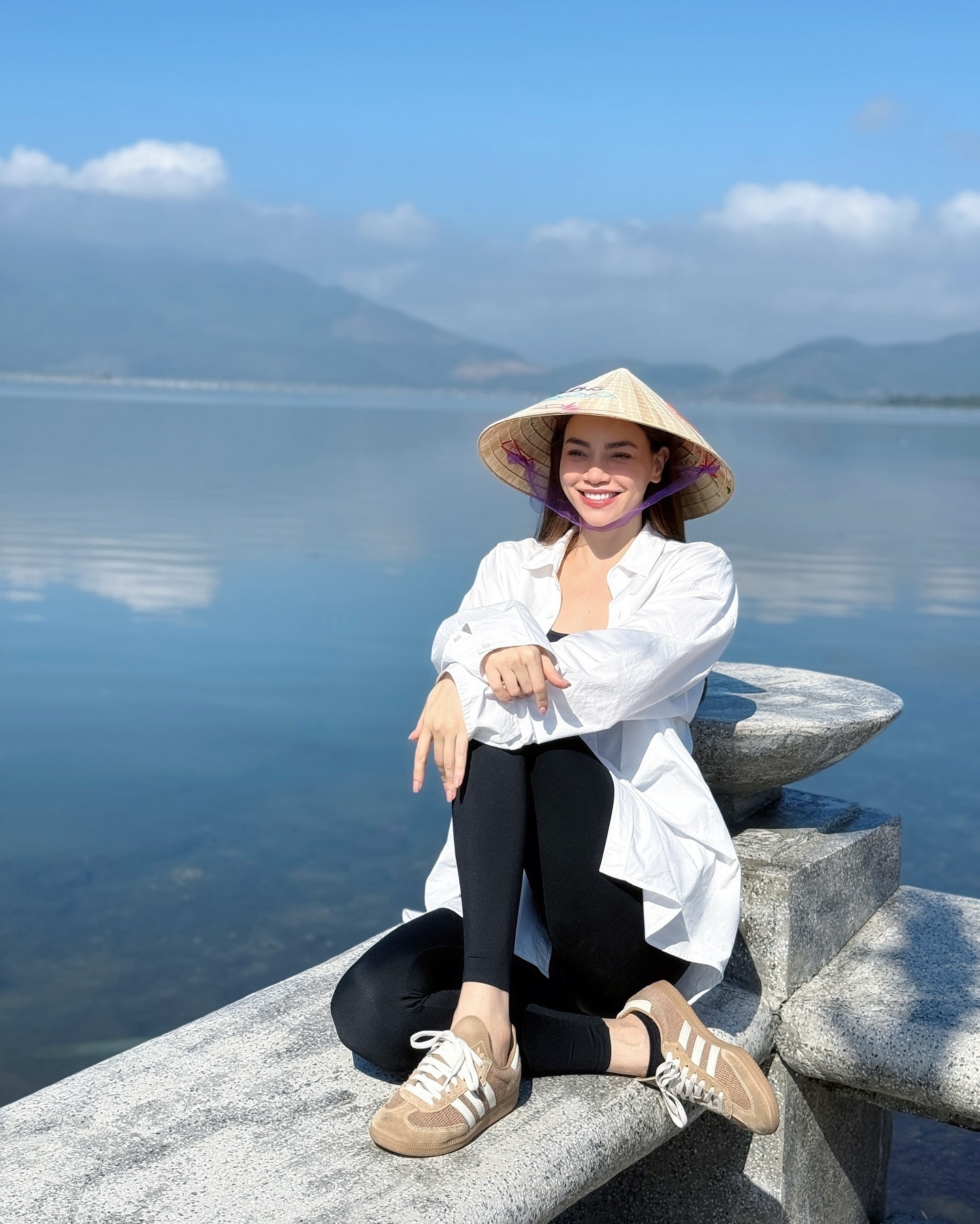 Sao Việt 16/11: Mỹ Tâm trầm tư, Hồng Nhung trẻ đẹp ở tuổi U60 - 8