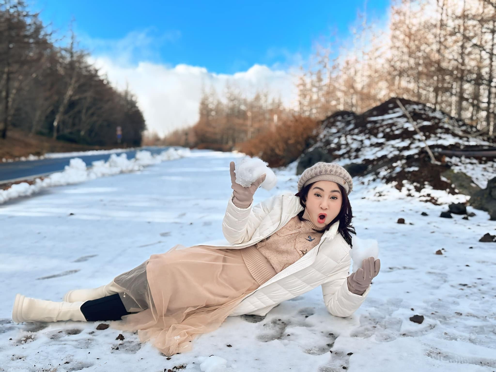 Sao Việt 23/11: Hoa hậu Khánh Vân hé lộ ảnh cưới, Hồng Nhung trẻ đẹp tuổi U60 - 9