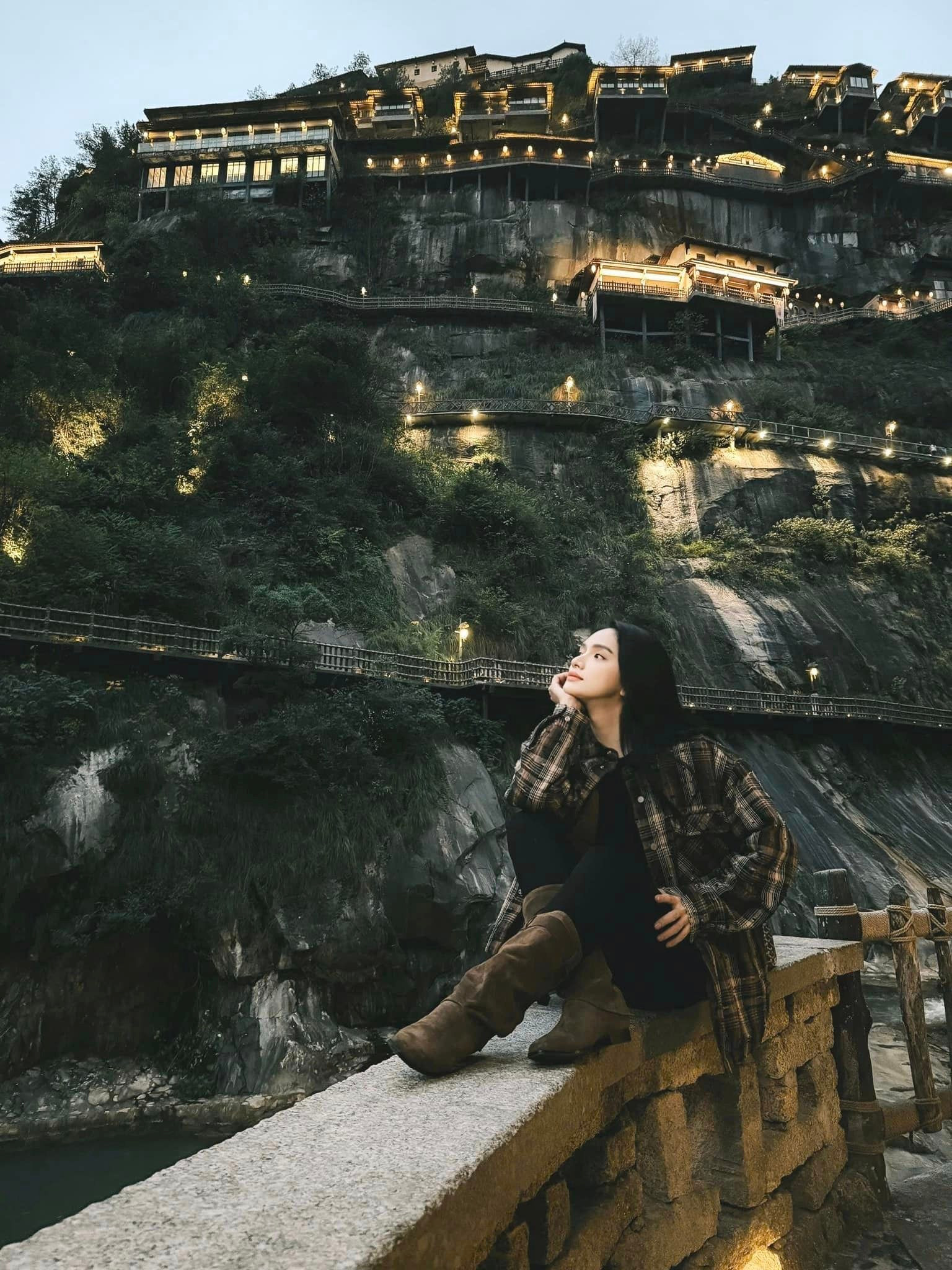 Sao Việt 23/11: Hoa hậu Khánh Vân hé lộ ảnh cưới, Hồng Nhung trẻ đẹp tuổi U60 - 20