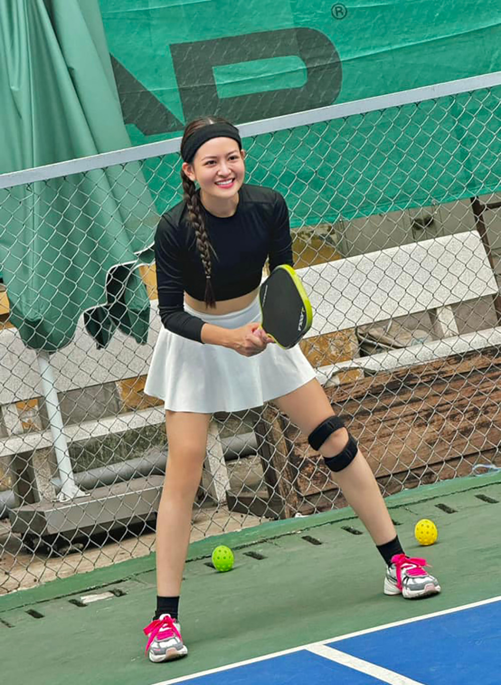 Sao Việt 25/11: Thúy Hạnh diện bikini gợi cảm, Hà Tăng đi du lịch cùng chồng con - 11