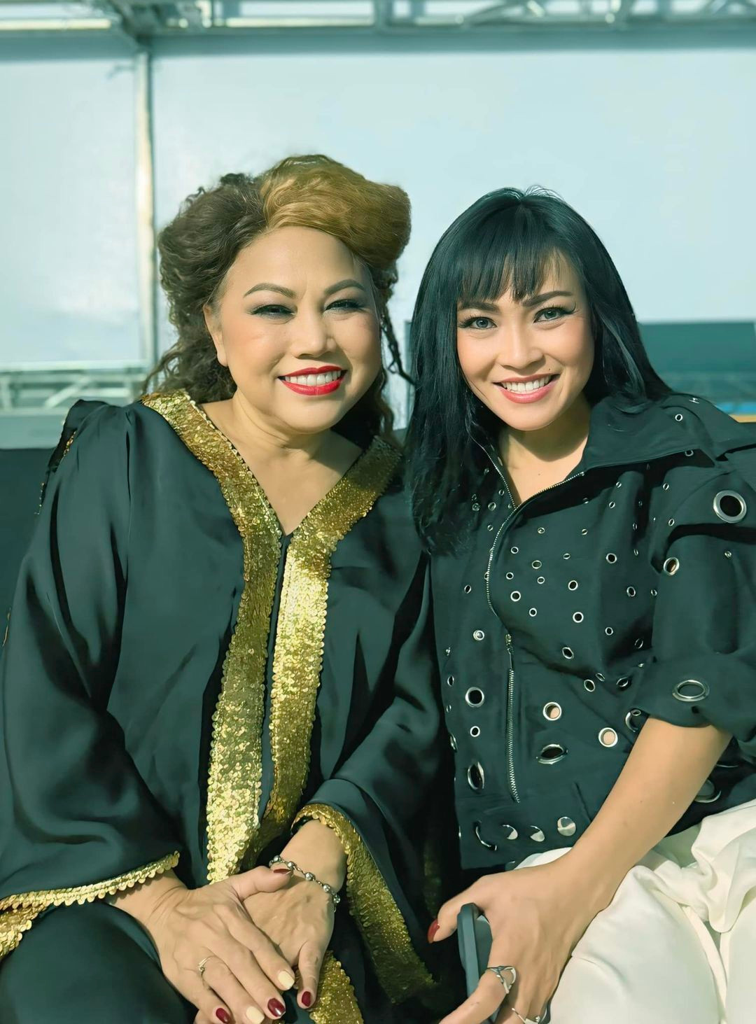 Sao Việt 25/11: Thúy Hạnh diện bikini gợi cảm, Hà Tăng đi du lịch cùng chồng con - 16